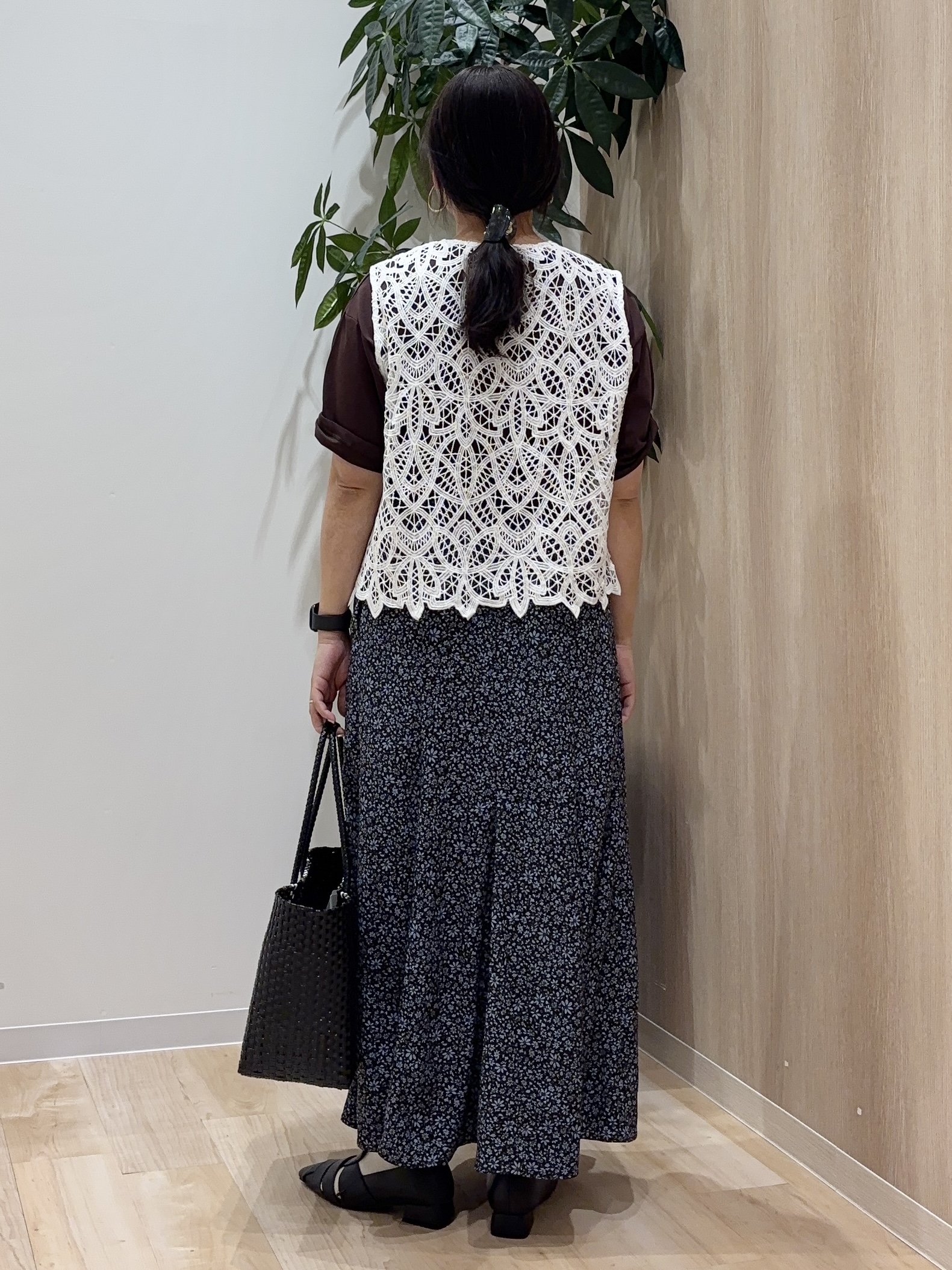 miraiさんの「grove｜【2点SET・二の腕カバー】レースベスト&times;シアーブラウスSET」を使ったコーディネート