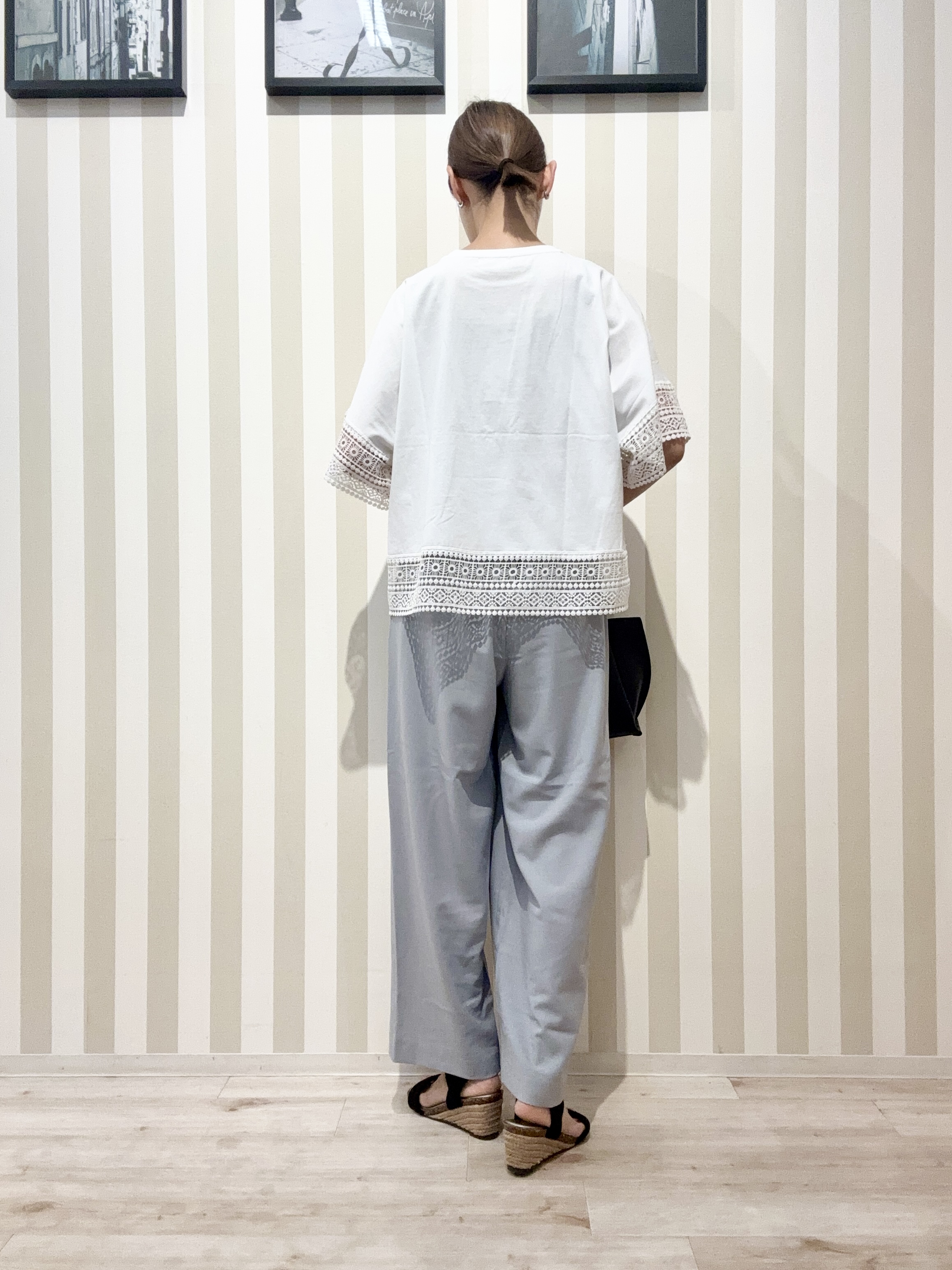 まつこさんの「SHOO･LA･RUE｜【洗濯機可/体型カバー/S-LL】レース使いがポイント デザインTシャツ」を使ったコーディネート