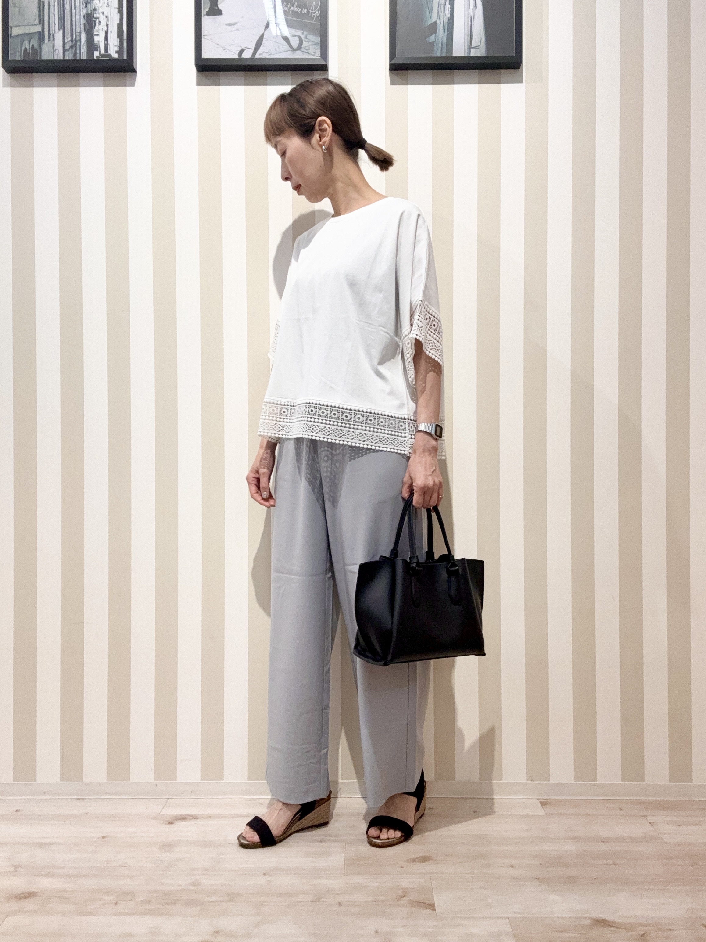 まつこさんの「SHOO･LA･RUE｜【洗濯機可/体型カバー/S-LL】レース使いがポイント デザインTシャツ」を使ったコーディネート