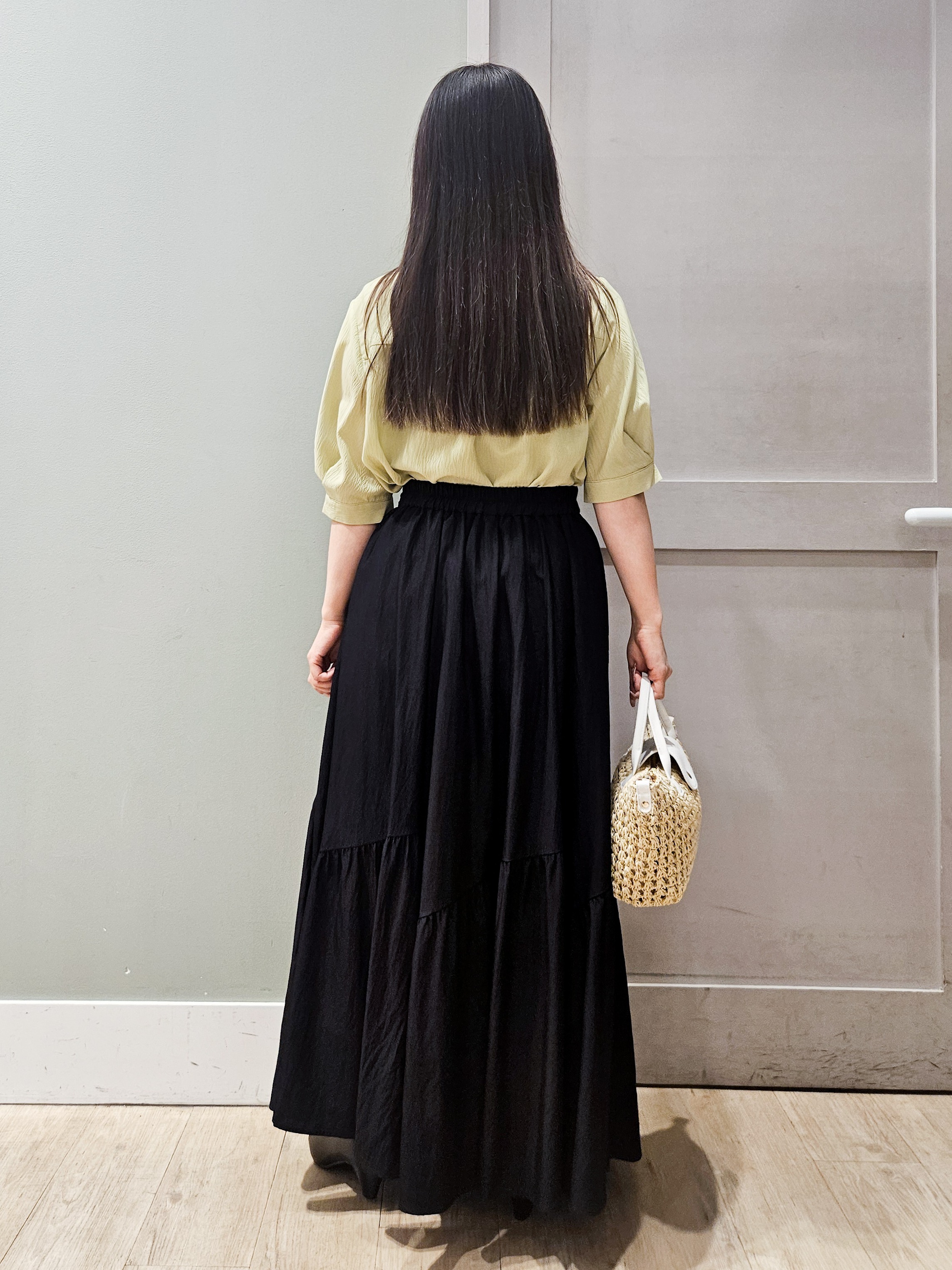 maiさんの「grove｜【貴島明日香さん着用/体型カバー】ON・OFF使えるスモッキングタックブラウス」を使ったコーディネート