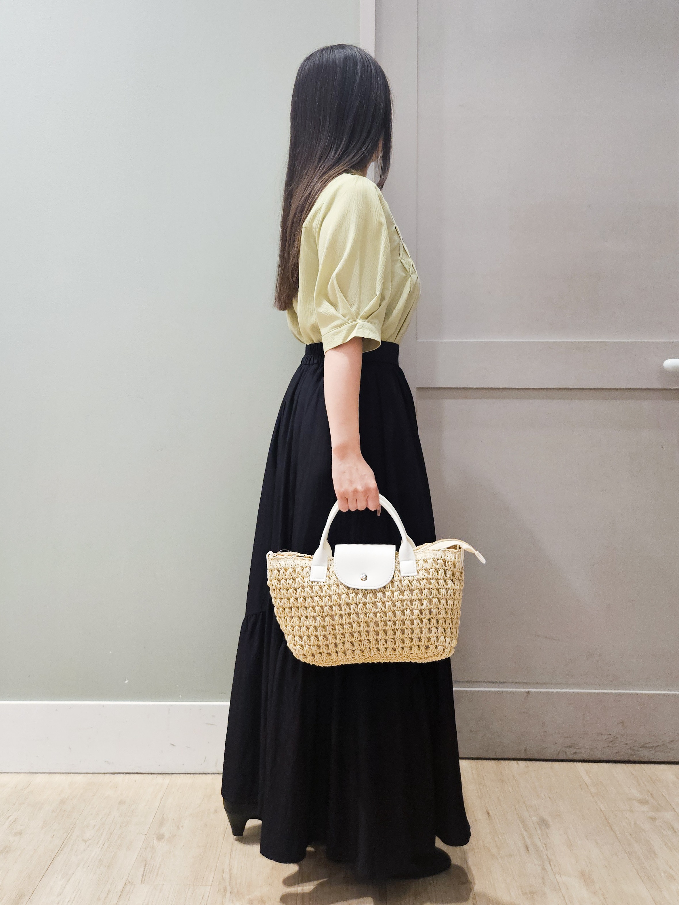 maiさんの「grove｜【貴島明日香さん着用/体型カバー】ON・OFF使えるスモッキングタックブラウス」を使ったコーディネート