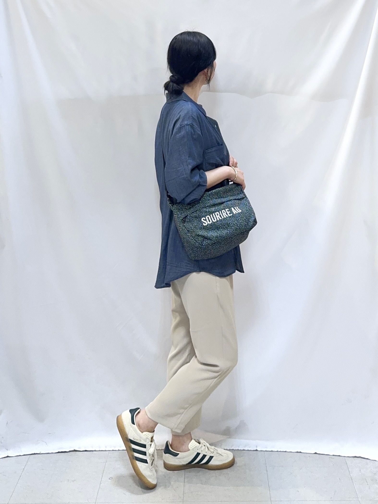 𝐇𝐢𝐫𝐨𝐦𝐢さんの「SHOO･LA･RUE｜【綿100%/S-LL/プチプラ】ゆるシルエット シンプルTシャツ」を使ったコーディネート