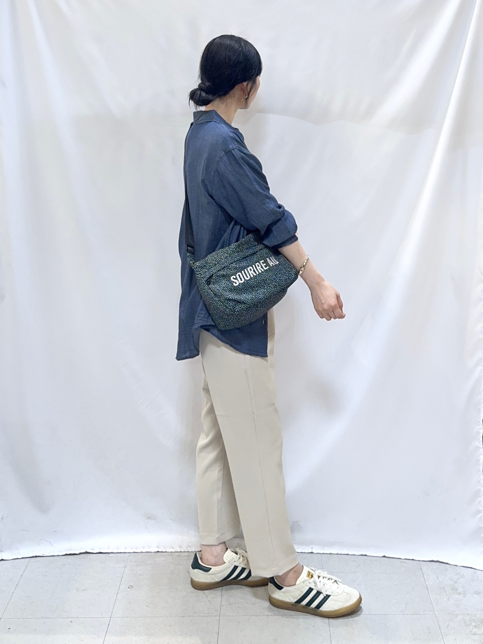 𝐇𝐢𝐫𝐨𝐦𝐢さんの「SHOO･LA･RUE｜【綿100%/S-LL/プチプラ】ゆるシルエット シンプルTシャツ」を使ったコーディネート