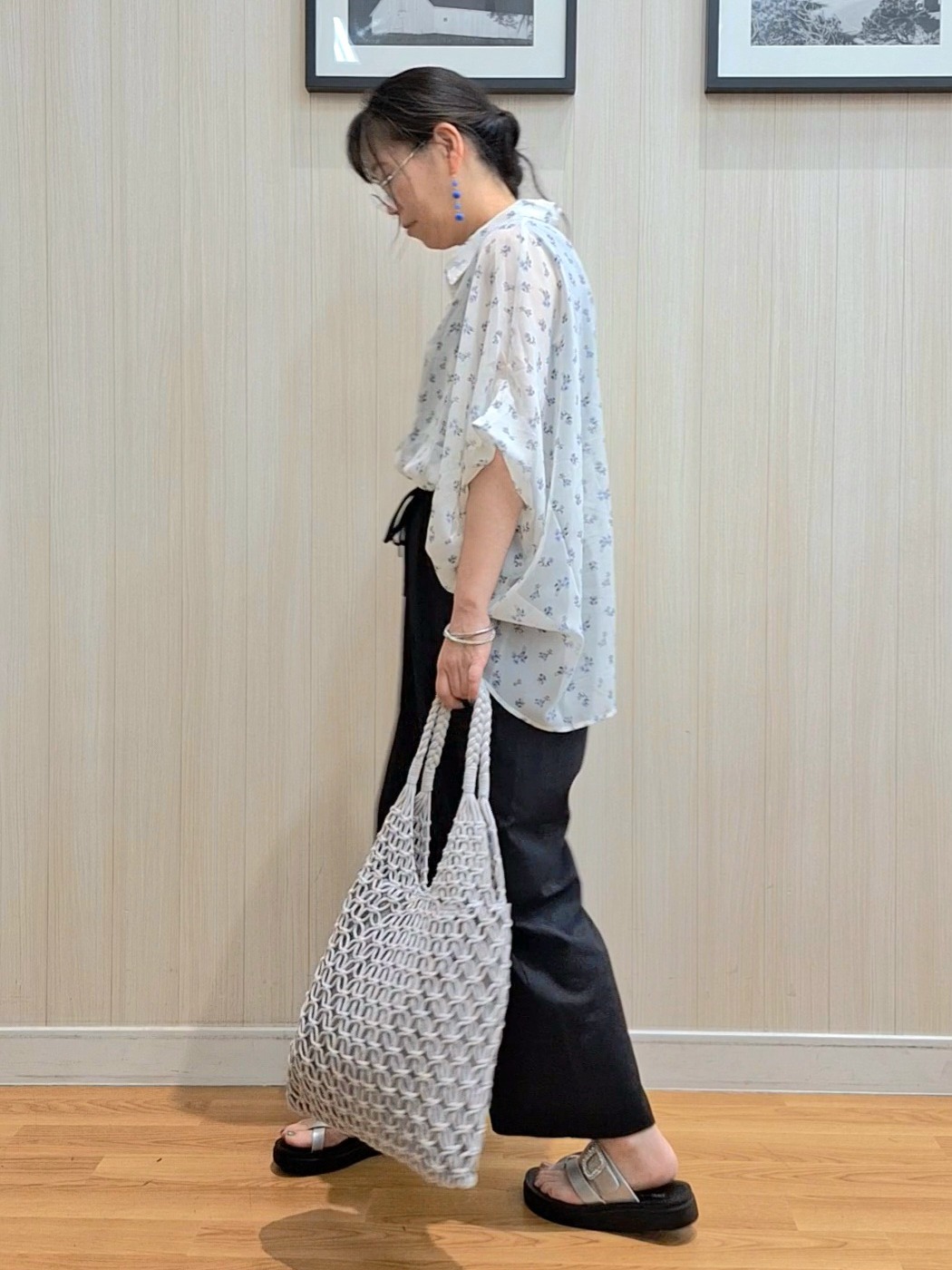 Saoさんの「SHOO･LA･RUE｜【洗濯機可/体型カバー】羽織るだけで雰囲気変わる 柄アソート ポンチョ風シアーシャツ」を使ったコーディネート