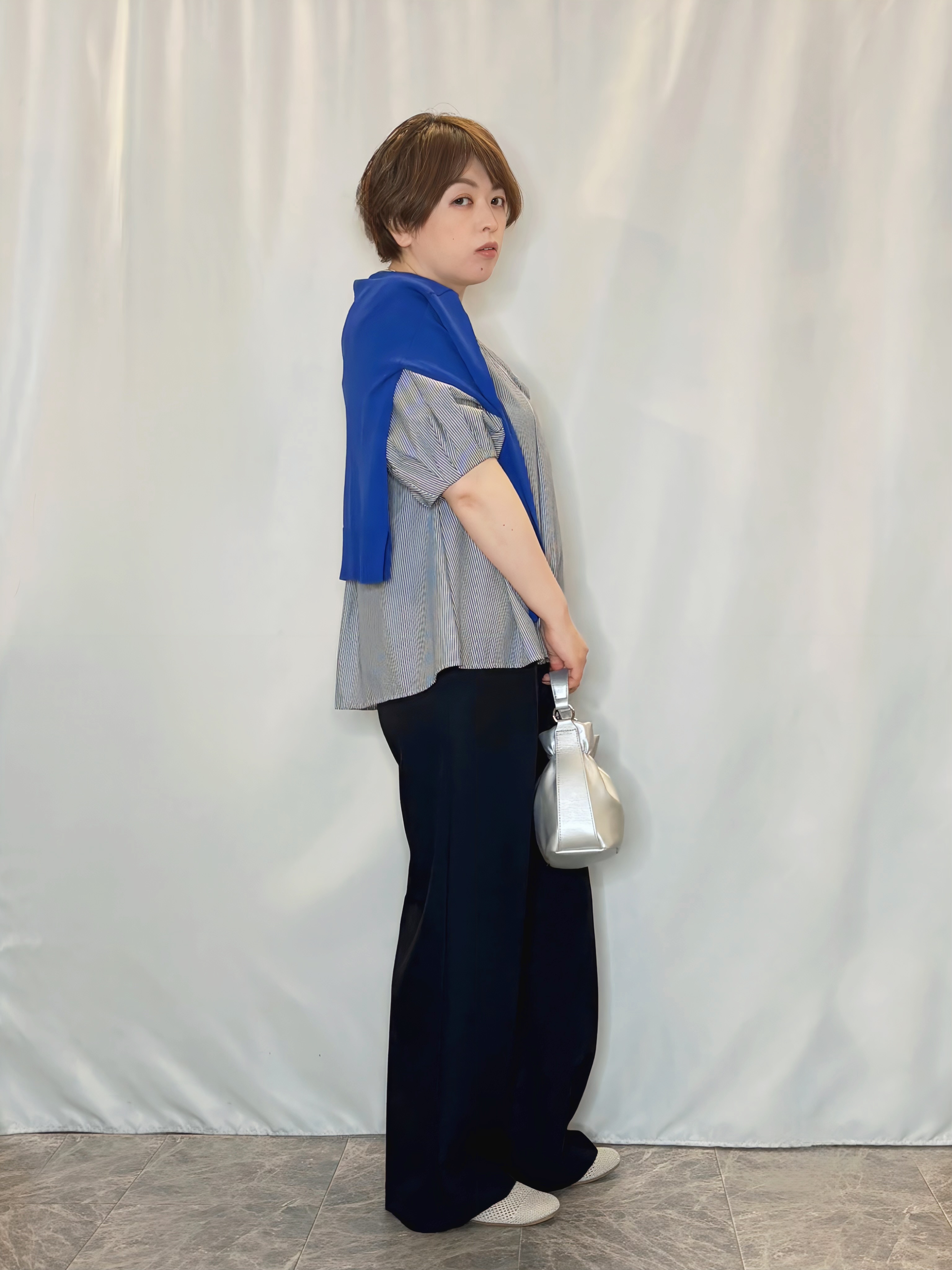 たみさんの「SHOO･LA･RUE｜【洗濯機可/UV】さらっとしたタッチが心地よい ショート丈 Vネックカーディガン」を使ったコーディネート