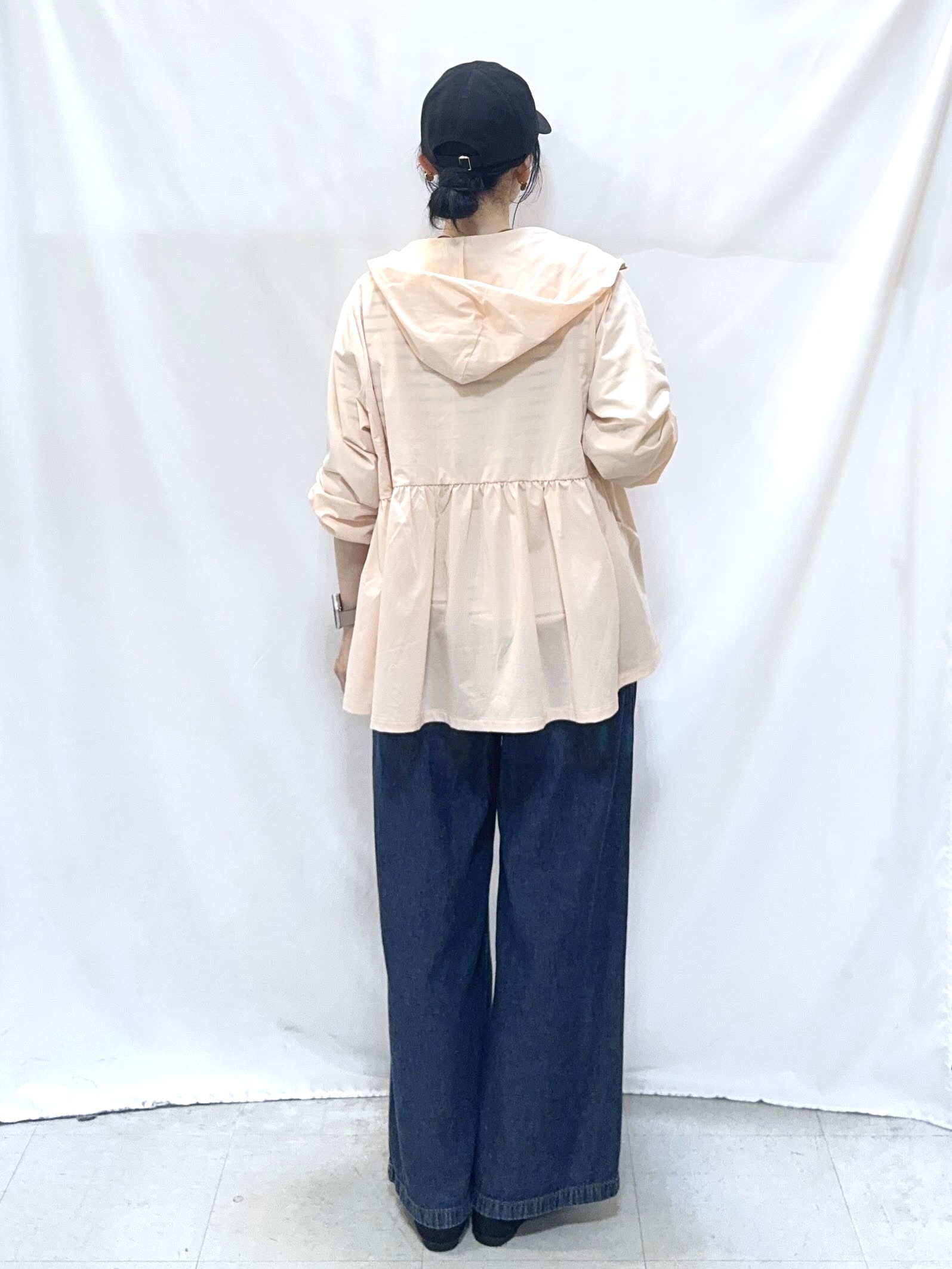𝐇𝐢𝐫𝐨𝐦𝐢さんの「SHOO･LA･RUE｜【S-LL/体型カバー】日焼け対策にも女性らしさを UVカットペプラムパーカ」を使ったコーディネート