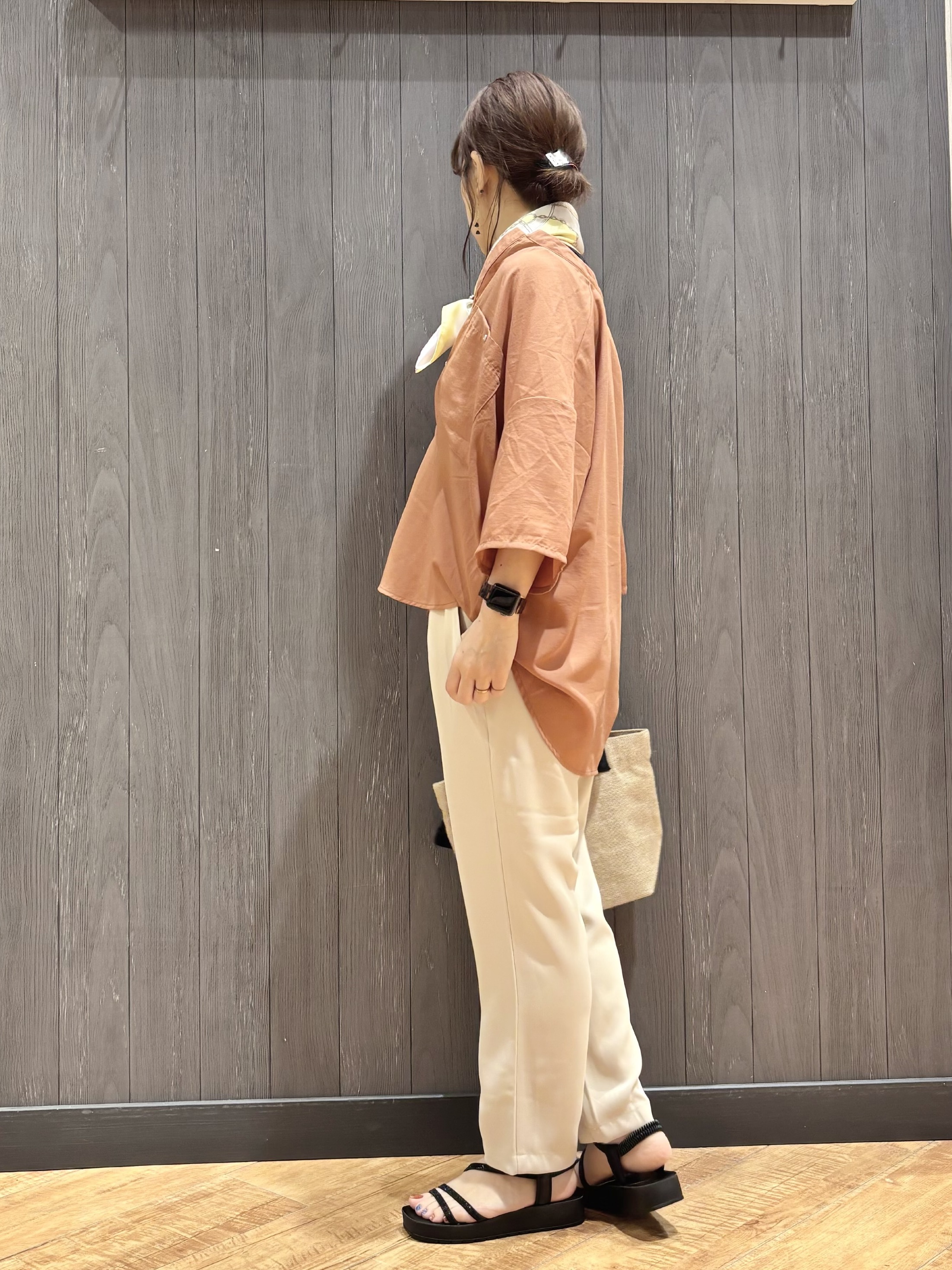 meiさんの「SHOO･LA･RUE｜【洗濯機可/S-LL】大人の抜け感 ゆるっと5分袖シャツ」を使ったコーディネート