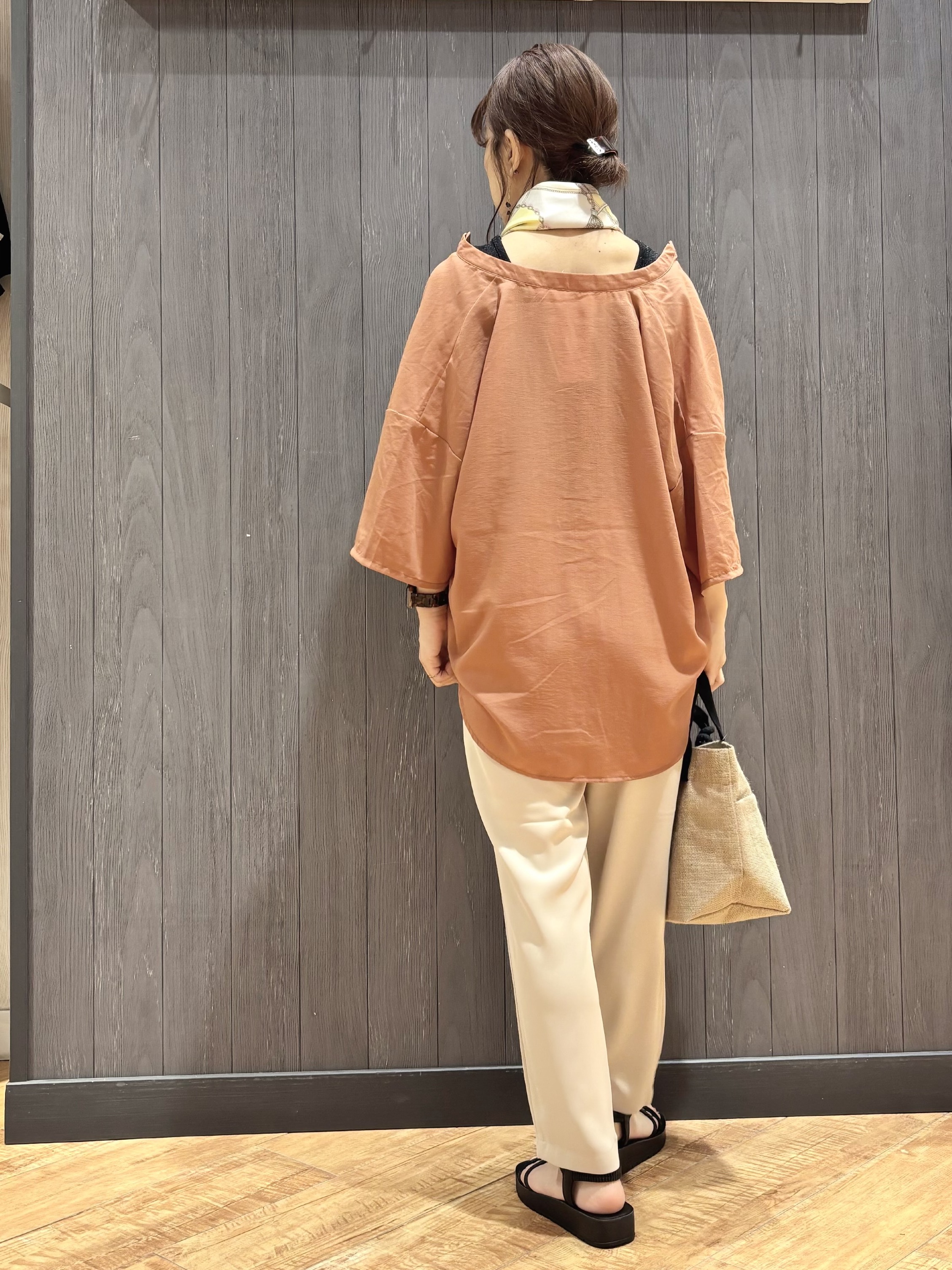 meiさんの「SHOO･LA･RUE｜【洗濯機可/S-LL】大人の抜け感 ゆるっと5分袖シャツ」を使ったコーディネート