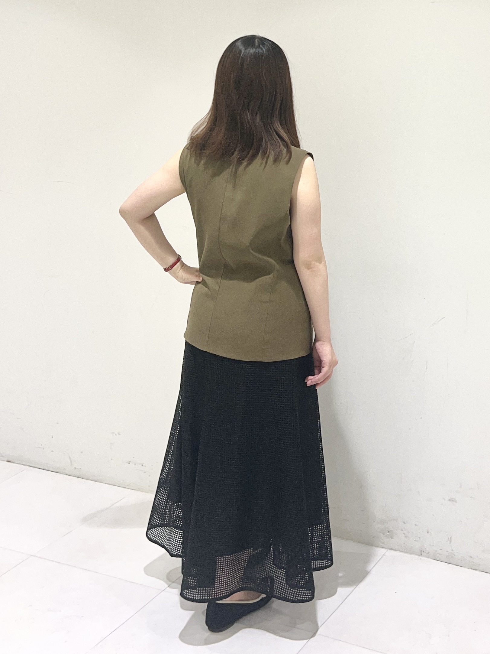 Mitsukiさんの「UNTITLED｜◆【セットアップ可/接触冷感/通気性】ドライシアーVネックジレ」を使ったコーディネート