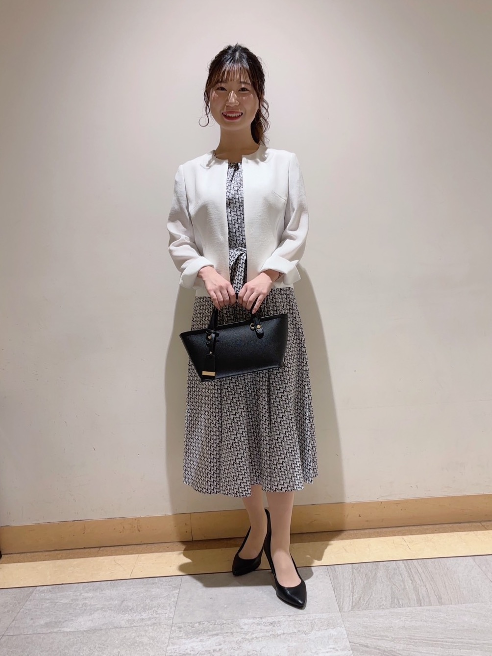 ユナさんの「UNTITLED｜【美シルエット/洗える】ジオメプリントワンピース」を使ったコーディネート