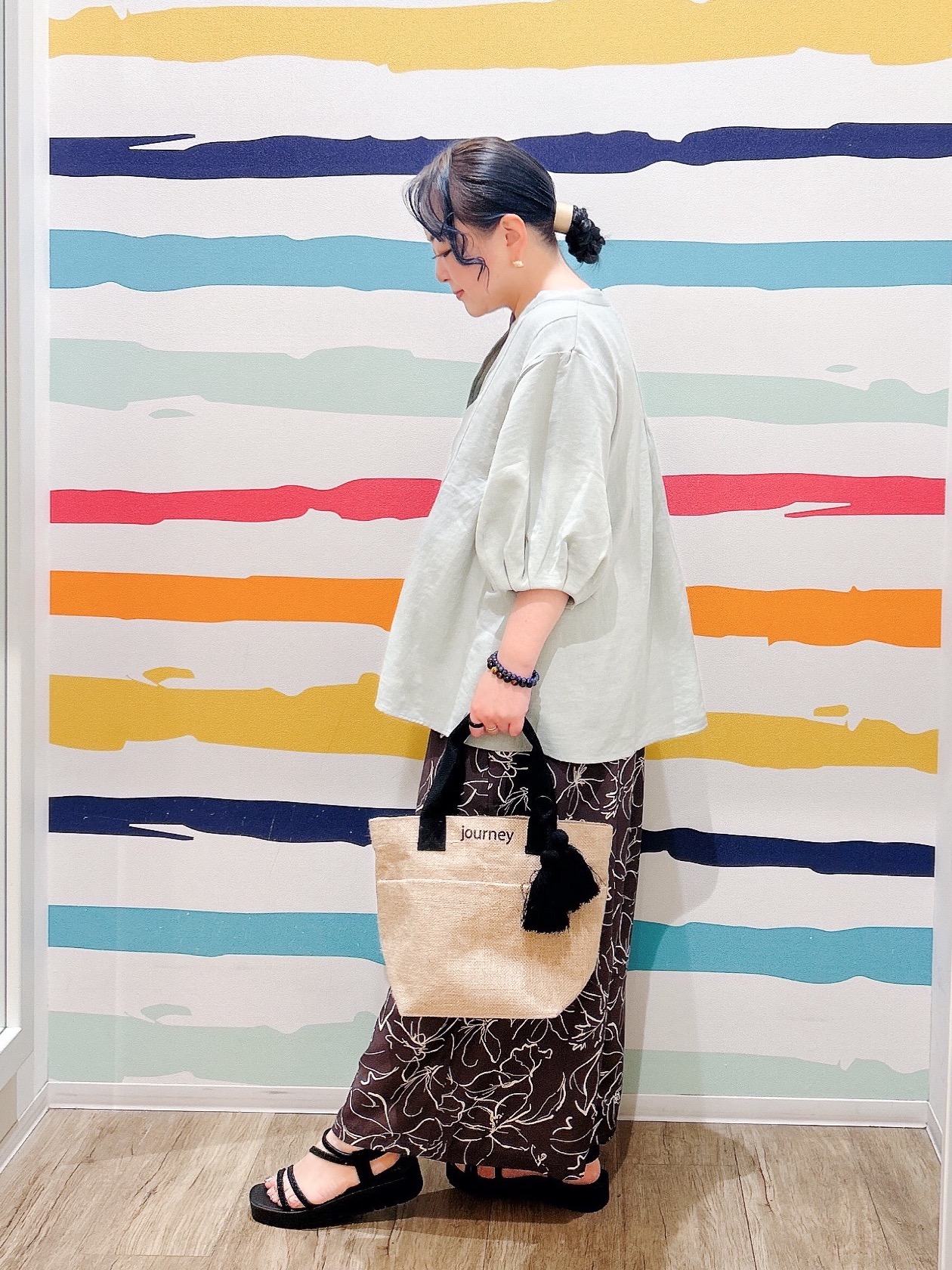 Peeさんの「SHOO･LA･RUE｜【S-LL/柄が選べる】品よく華やか 花柄アソートプリントスカーチョ」を使ったコーディネート