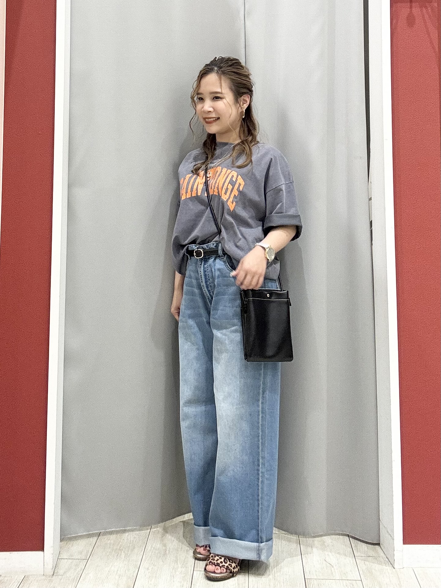 shioさんの「SHOO･LA･RUE｜【S-LL/洗濯機可】選べる3柄 ヴィンテージ風こなれアソートTシャツ」を使ったコーディネート