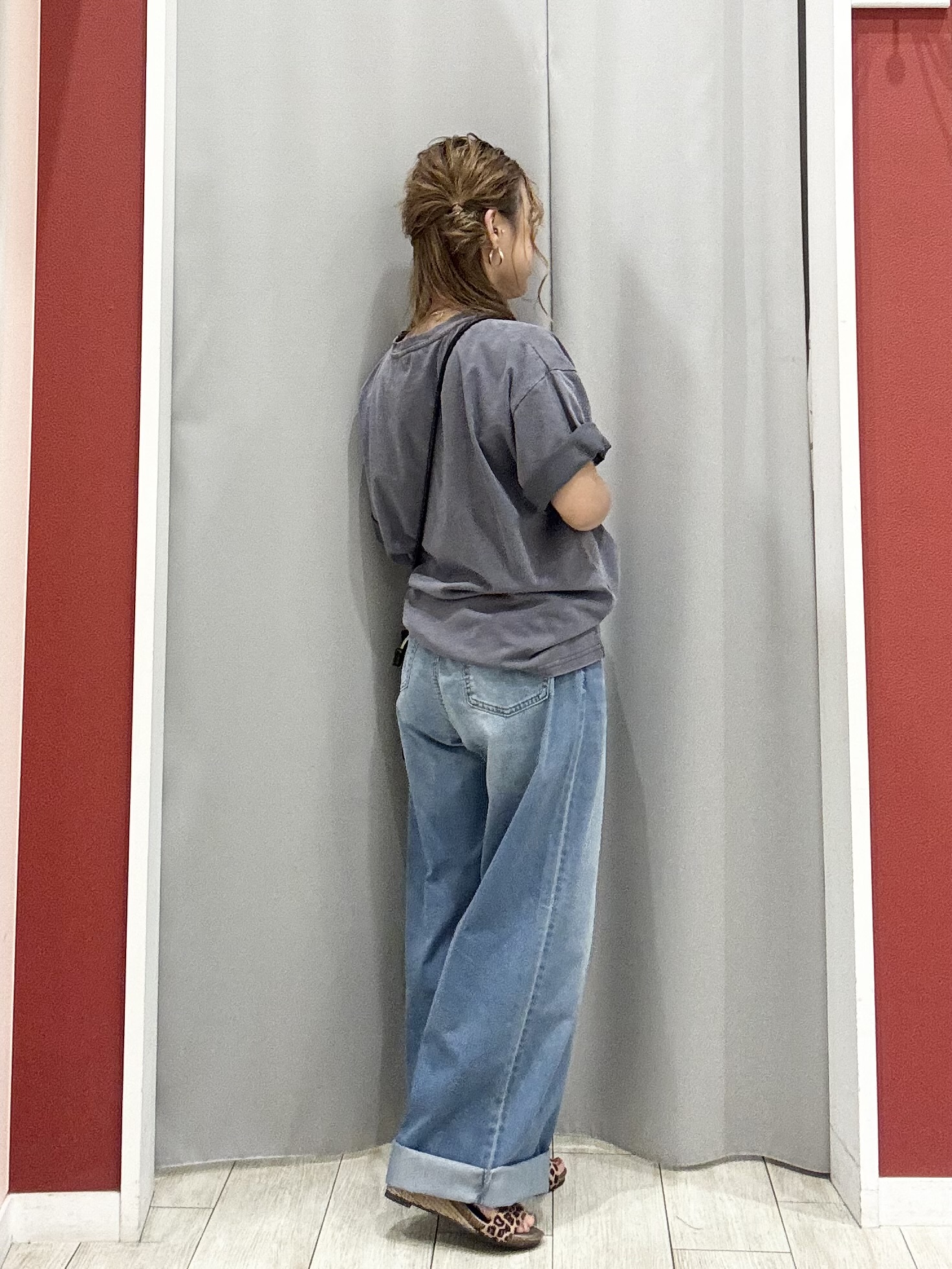 shioさんの「SHOO･LA･RUE｜【S-LL/洗濯機可】選べる3柄 ヴィンテージ風こなれアソートTシャツ」を使ったコーディネート