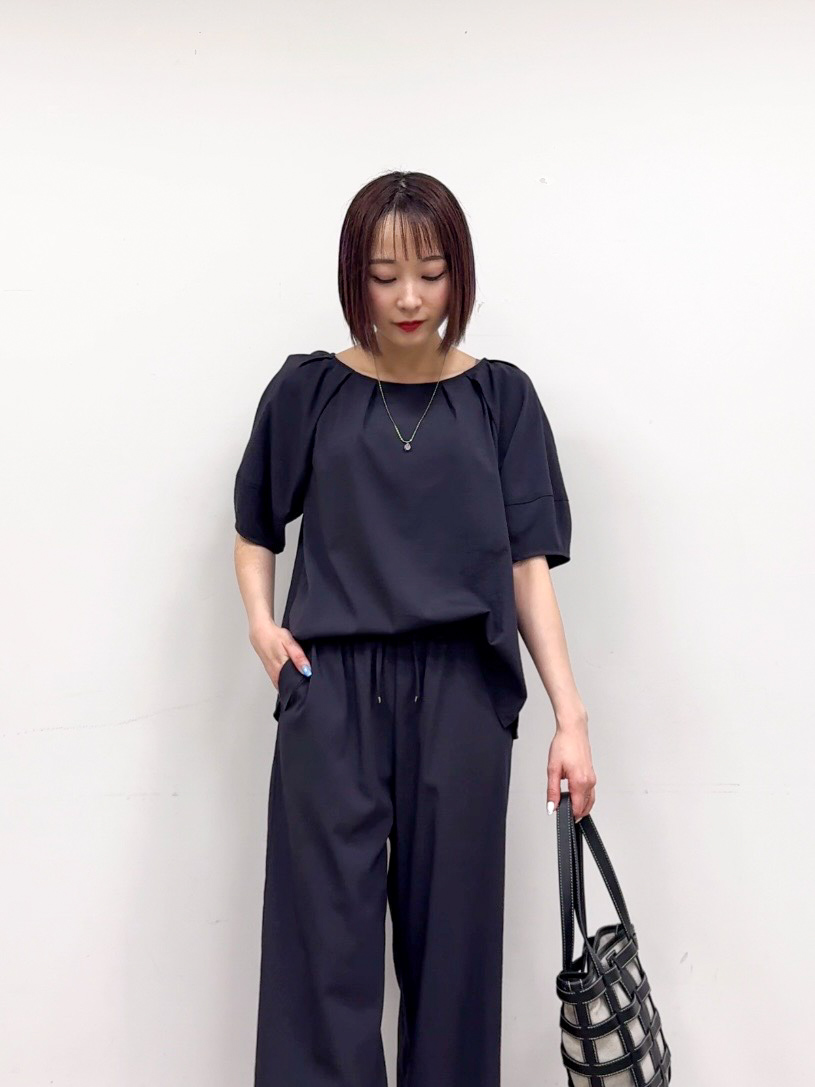 𝐜𝐡𝐢𝐤𝐚さんの「SHOO･LA･RUE｜【S-LL/洗濯機可/セットアップ可】軽凛(かろりん) タックブラウス」を使ったコーディネート