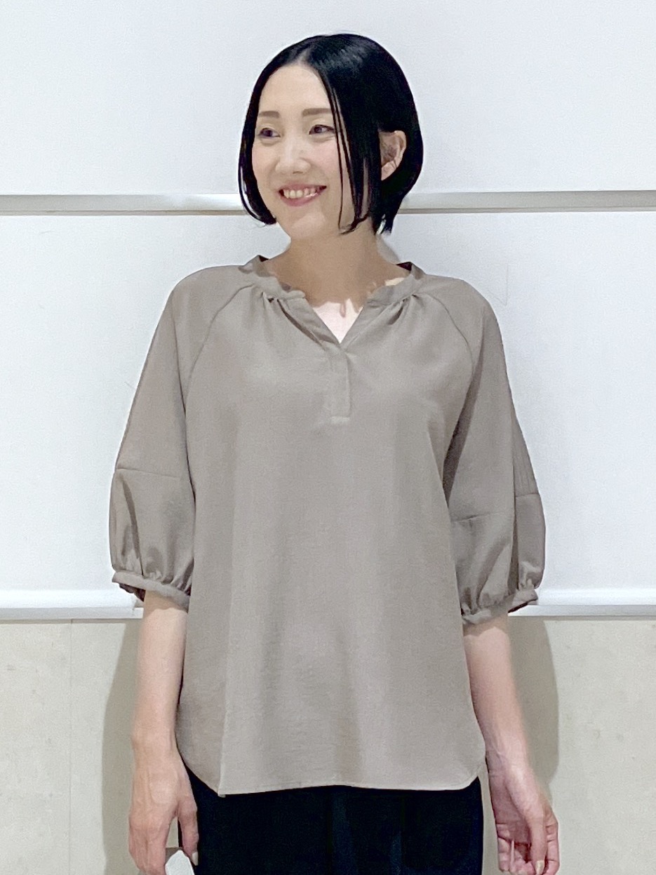 eriko さんの「Dessin｜【洗える】スキッパーライトブラウス」を使ったコーディネート