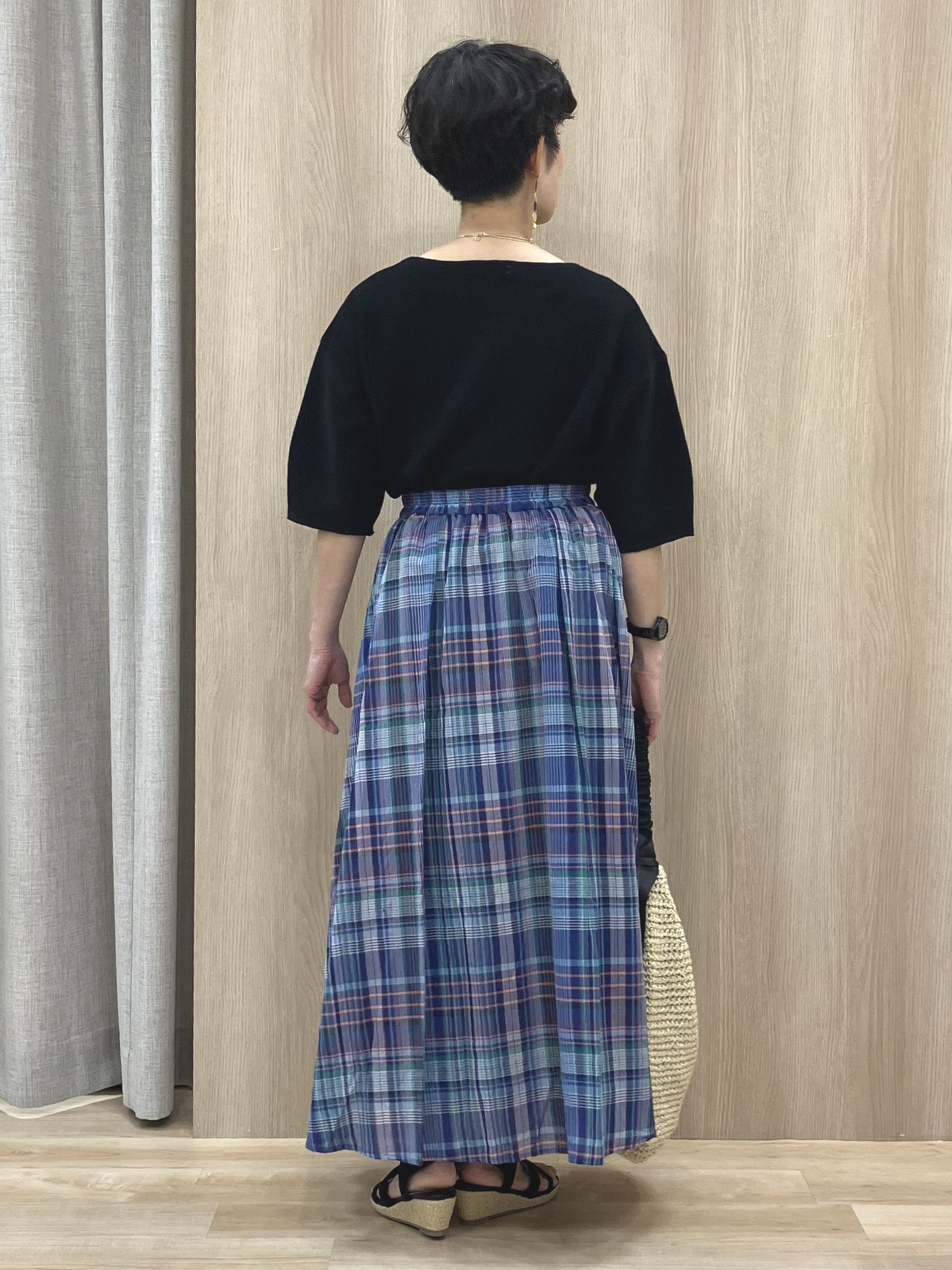 Keiさんの「grove｜【洗濯機OK】レイヤードにもおすすめ、軽やかクロップドニット」を使ったコーディネート