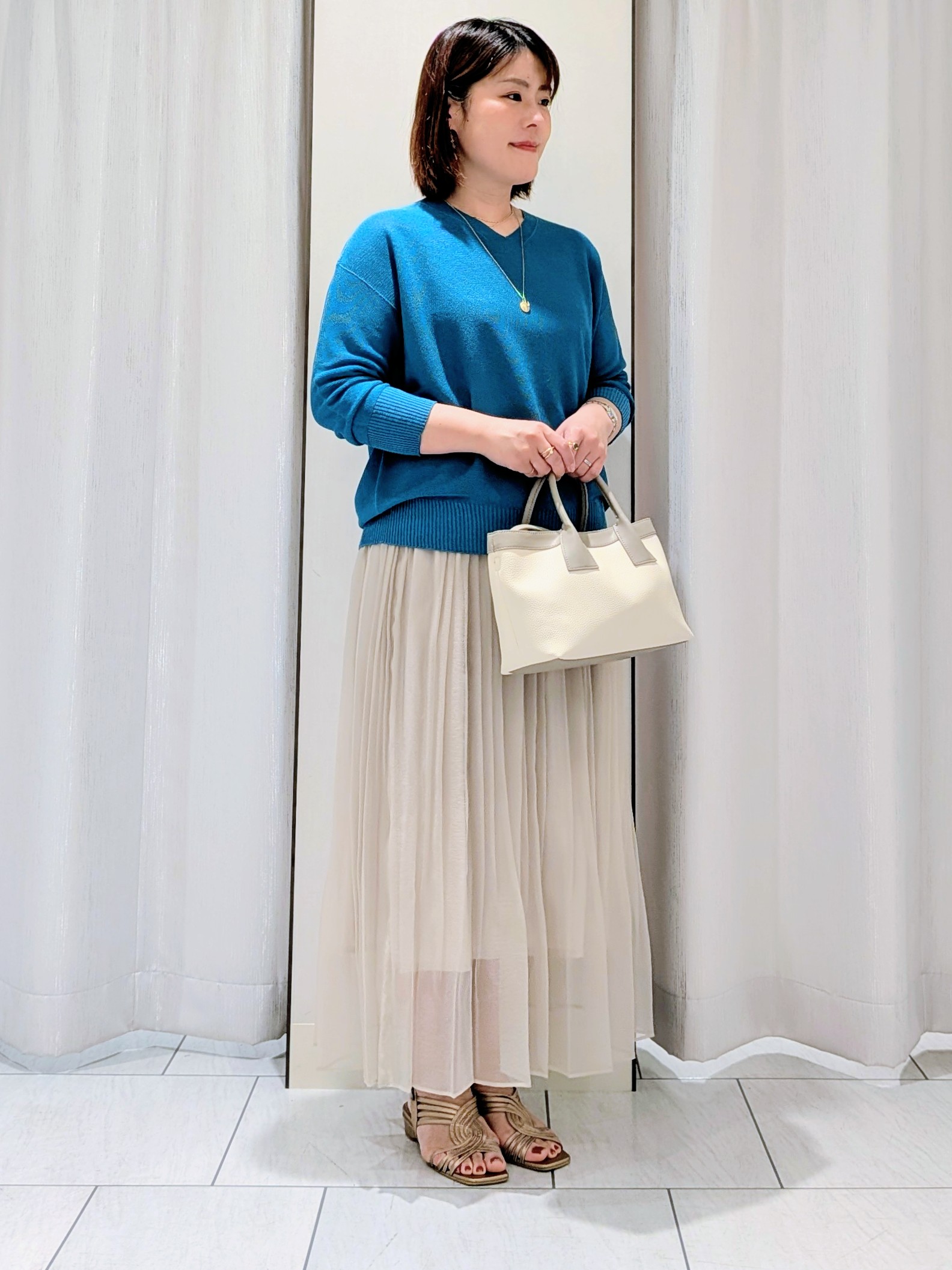 Onumaさんの「UNTITLED｜◆【ウエストゴム/洗える】エアリーシアープリーツスカート」を使ったコーディネート