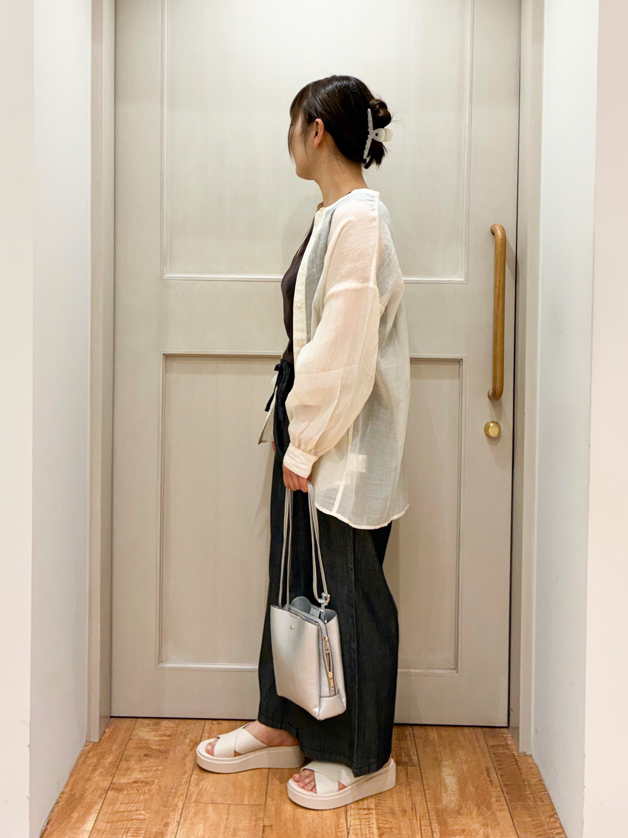 kawaさんの「SHOO･LA･RUE｜【S-LL】大人のシアー感 風合い楽しむバンドカラーシャツ」を使ったコーディネート