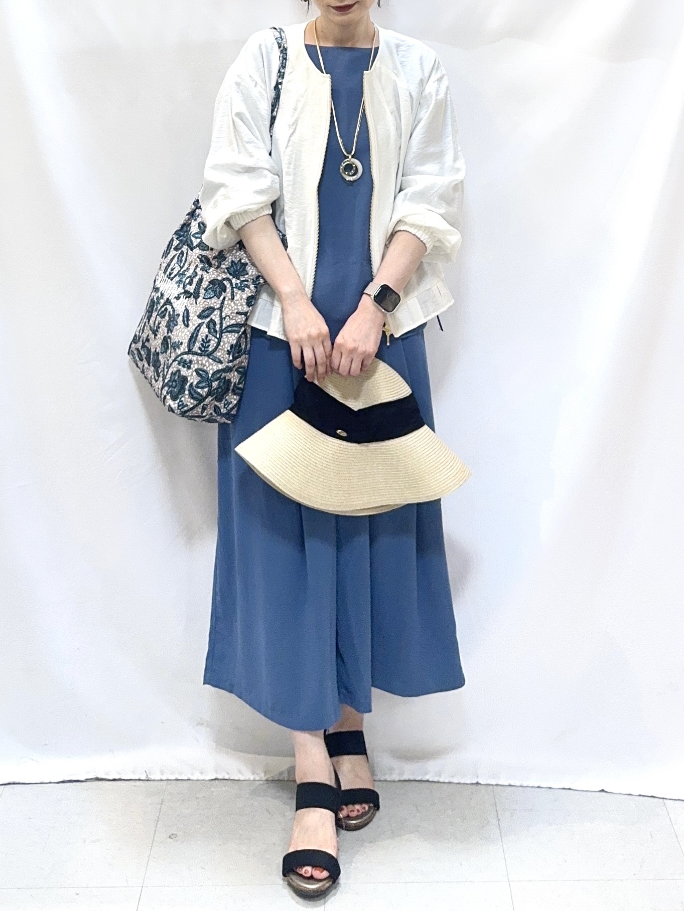 𝐇𝐢𝐫𝐨𝐦𝐢さんの「SHOO･LA･RUE｜【セットアップ可/S-LL/洗濯機可】体型カバーも叶う さらり麻調シャーリングブラウス」を使ったコーディネート