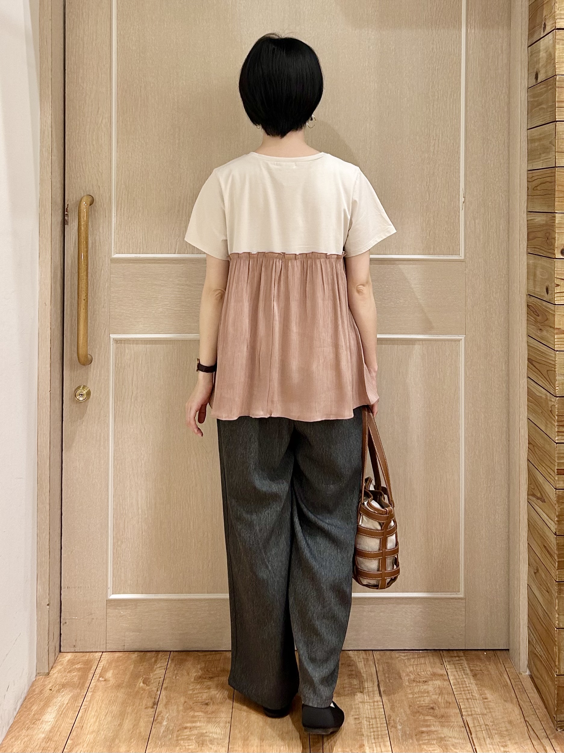 ちぐささんの「SHOO･LA･RUE｜【体型カバー】1枚でインせず決まる きらきらビスチェ風Tシャツ」を使ったコーディネート