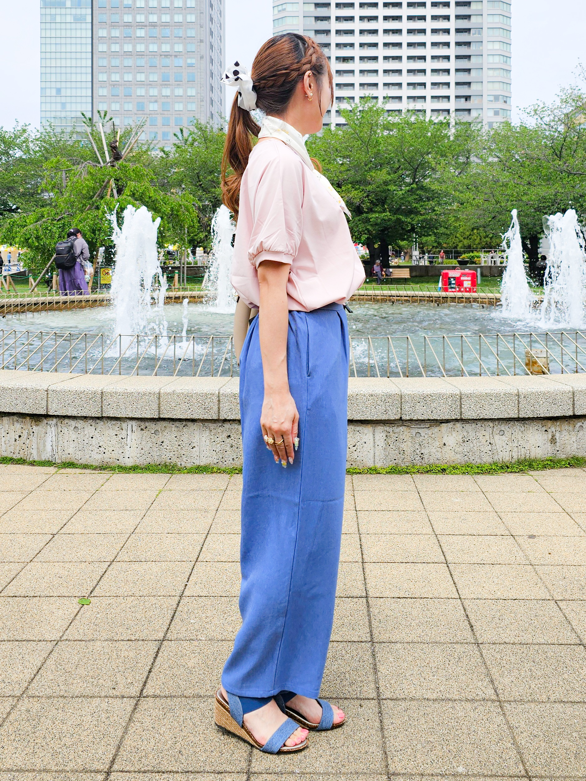 ゆゆさんの「SHOO･LA･RUE｜【洗濯後しわになりにくい】インせず着られる さらっとタッチのドルマンブラウス」を使ったコーディネート