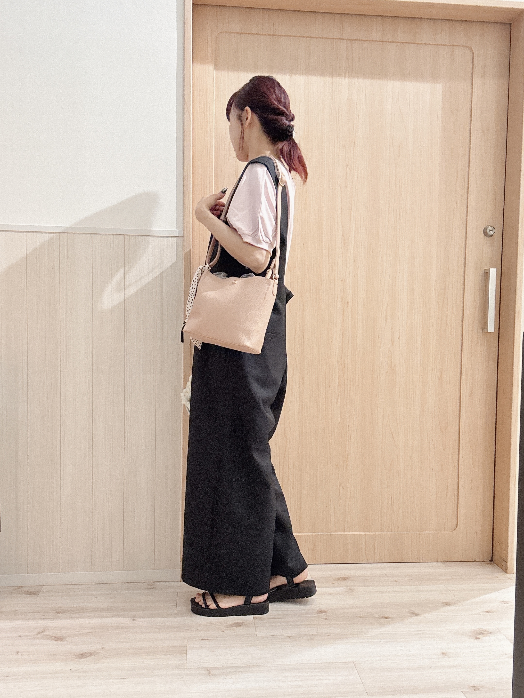 モカさんの「SHOO･LA･RUE｜【洗濯後しわになりにくい/S-LL】ゆったりらくちんきれい見え　シンプルだから使いやすい 大人のオー」を使ったコーディネート