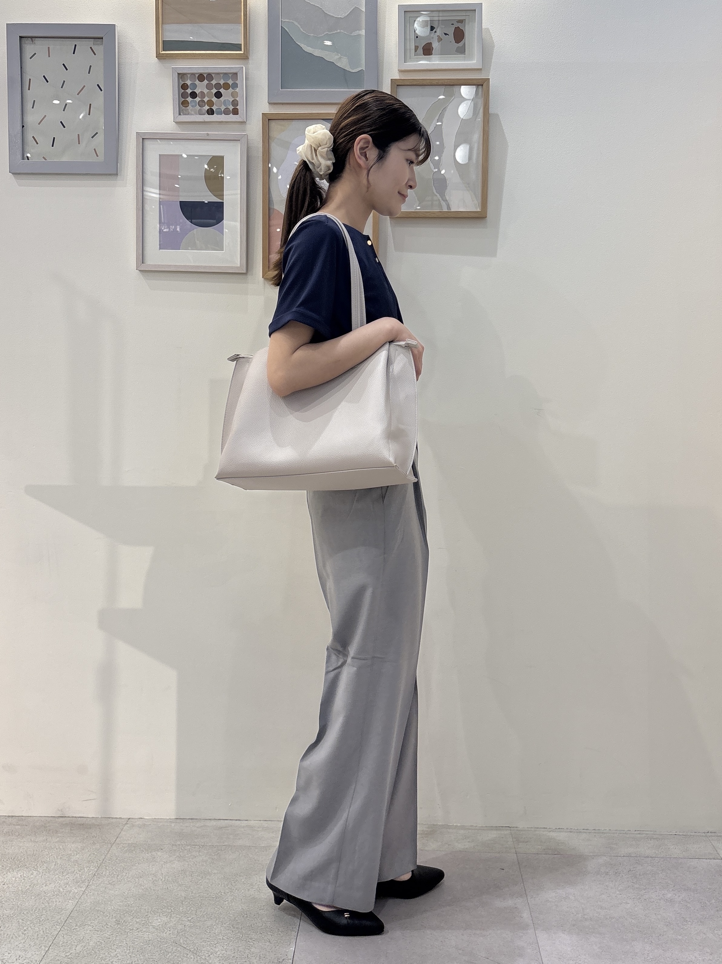 Rikaさんの「SHOO･LA･RUE｜【洗濯後しわになりにくい/UV/S-LL】Tシャツ感覚できれい見え タックブラウス」を使ったコーディネート