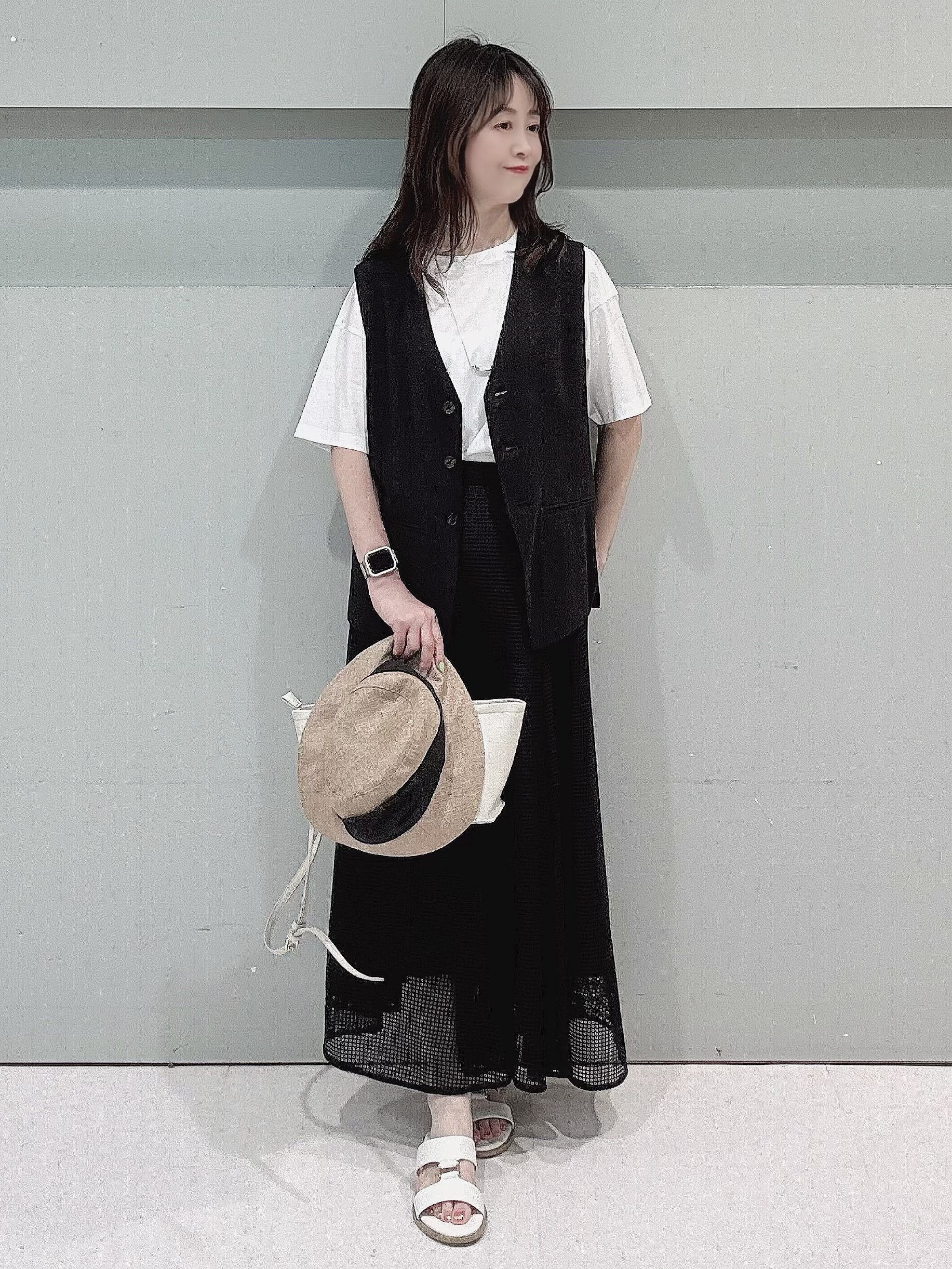 makiさんの「UNTITLED｜◆【セットアップ可/接触冷感/通気性】ドライシアーVネックジレ」を使ったコーディネート