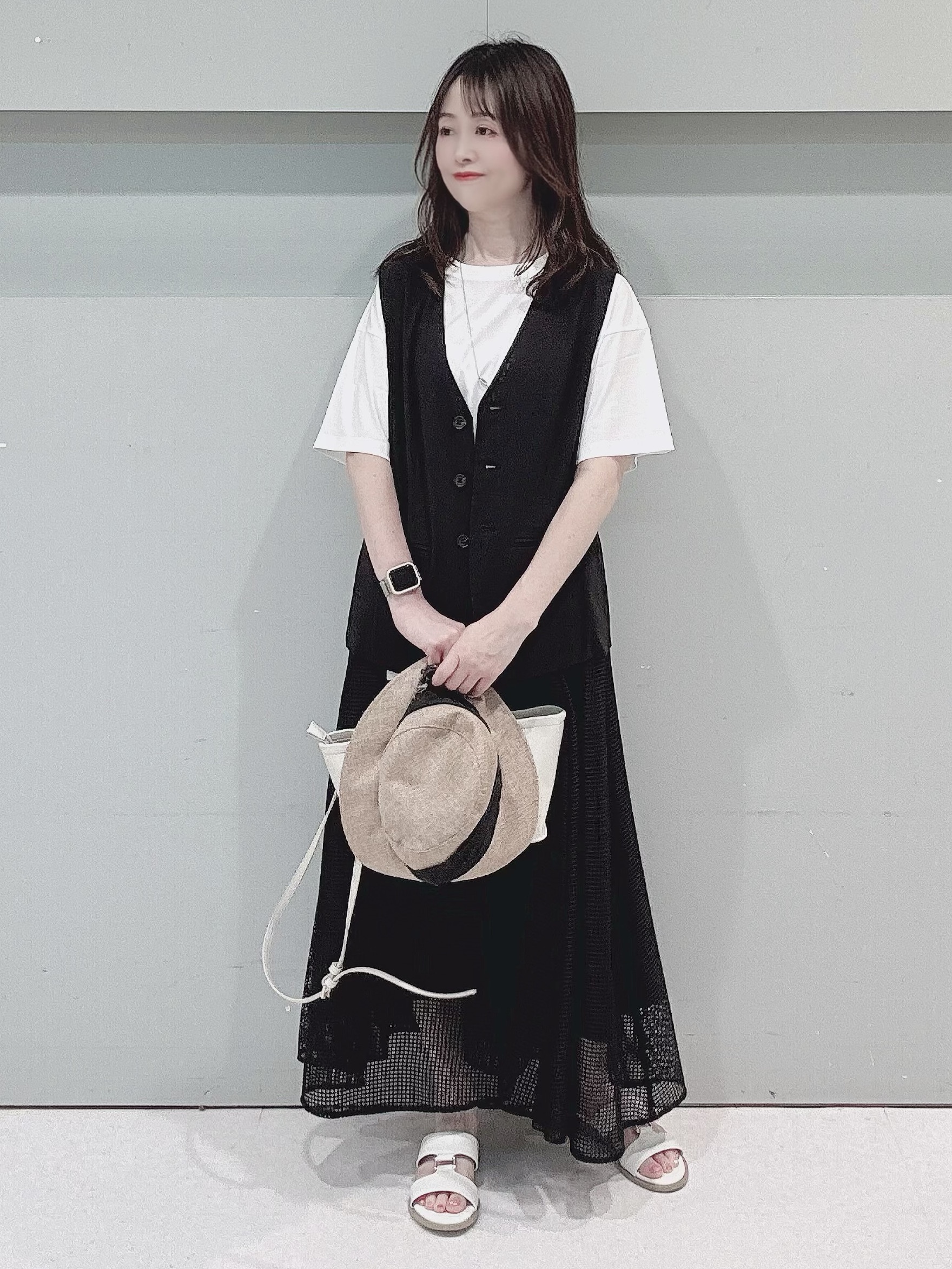 makiさんの「UNTITLED｜◆【セットアップ可/接触冷感/通気性】ドライシアーVネックジレ」を使ったコーディネート