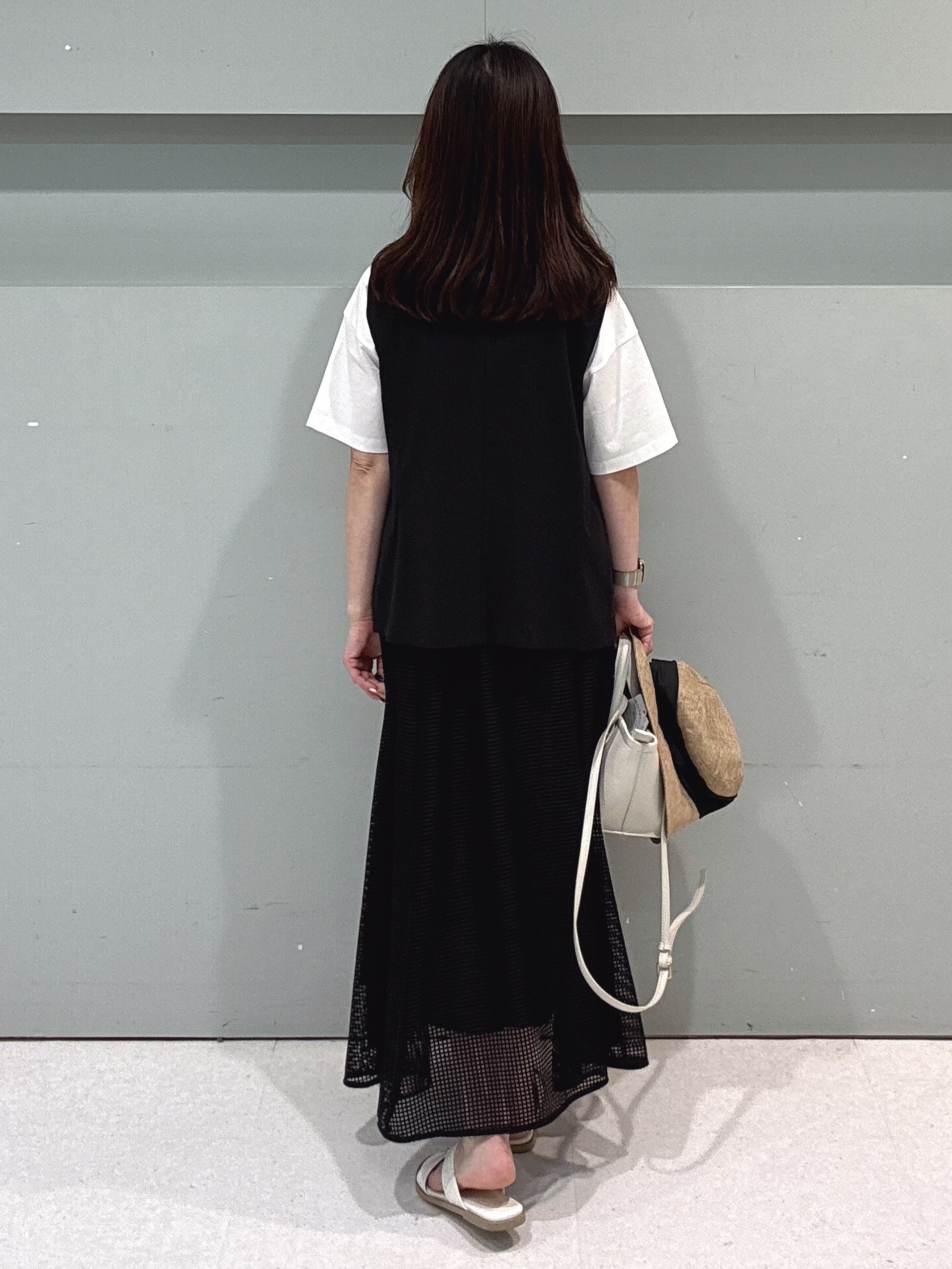 makiさんの「UNTITLED｜◆【セットアップ可/接触冷感/通気性】ドライシアーVネックジレ」を使ったコーディネート