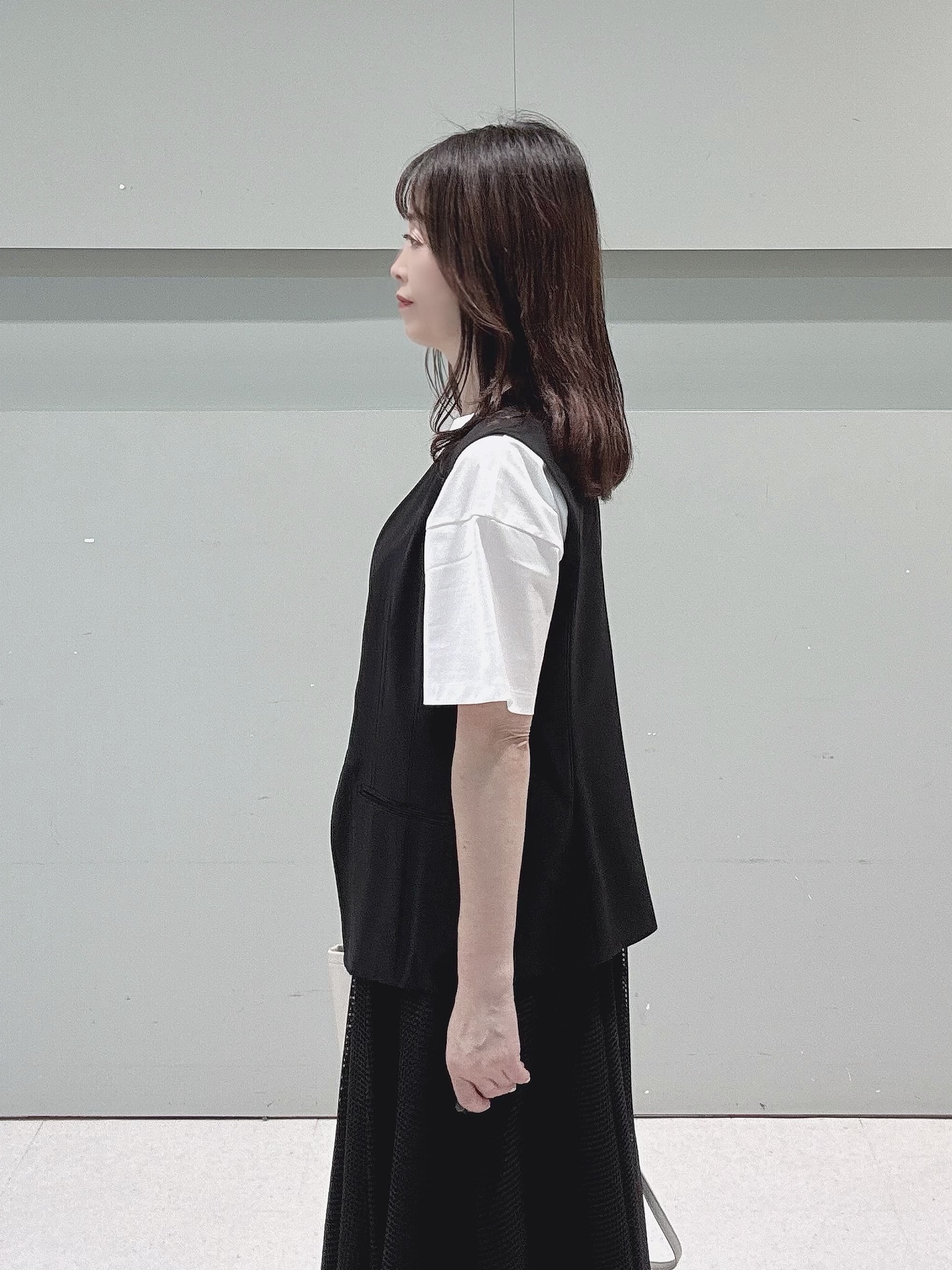 makiさんの「UNTITLED｜◆【セットアップ可/接触冷感/通気性】ドライシアーVネックジレ」を使ったコーディネート