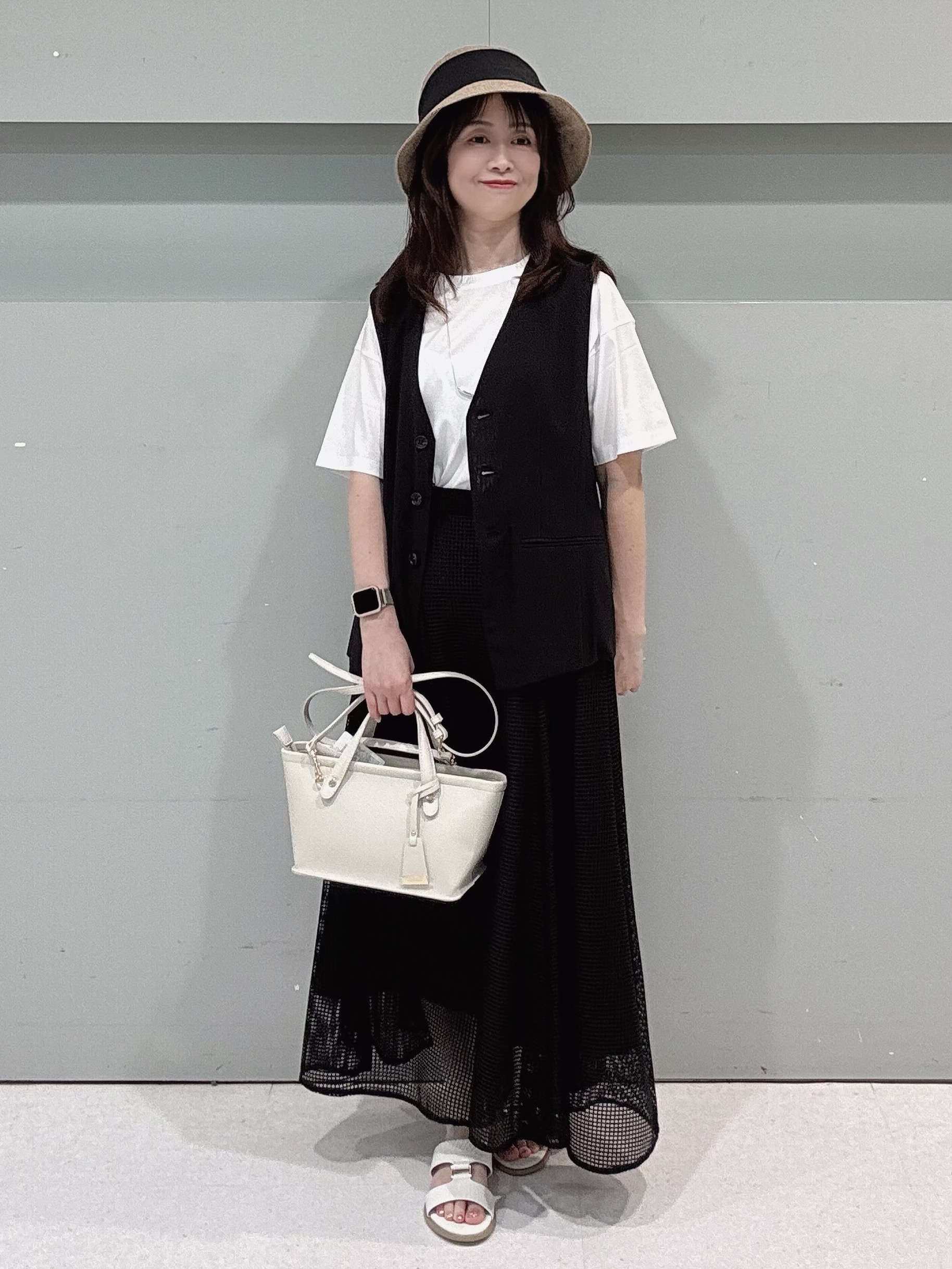 makiさんの「UNTITLED｜◆【セットアップ可/接触冷感/通気性】ドライシアーVネックジレ」を使ったコーディネート