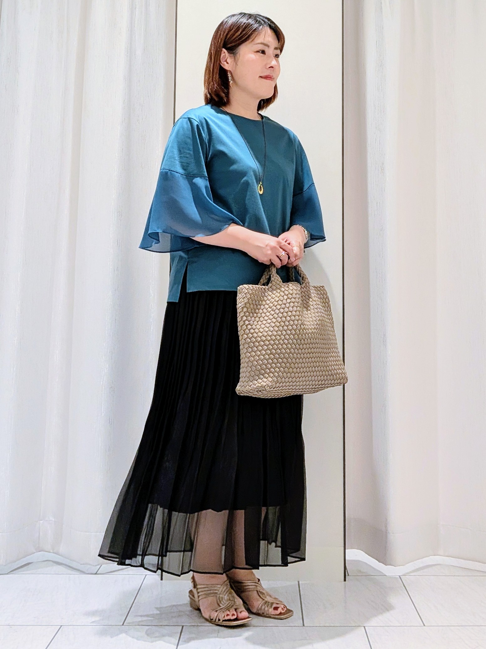 Onumaさんの「UNTITLED｜◆【ウエストゴム/洗える】エアリーシアープリーツスカート」を使ったコーディネート
