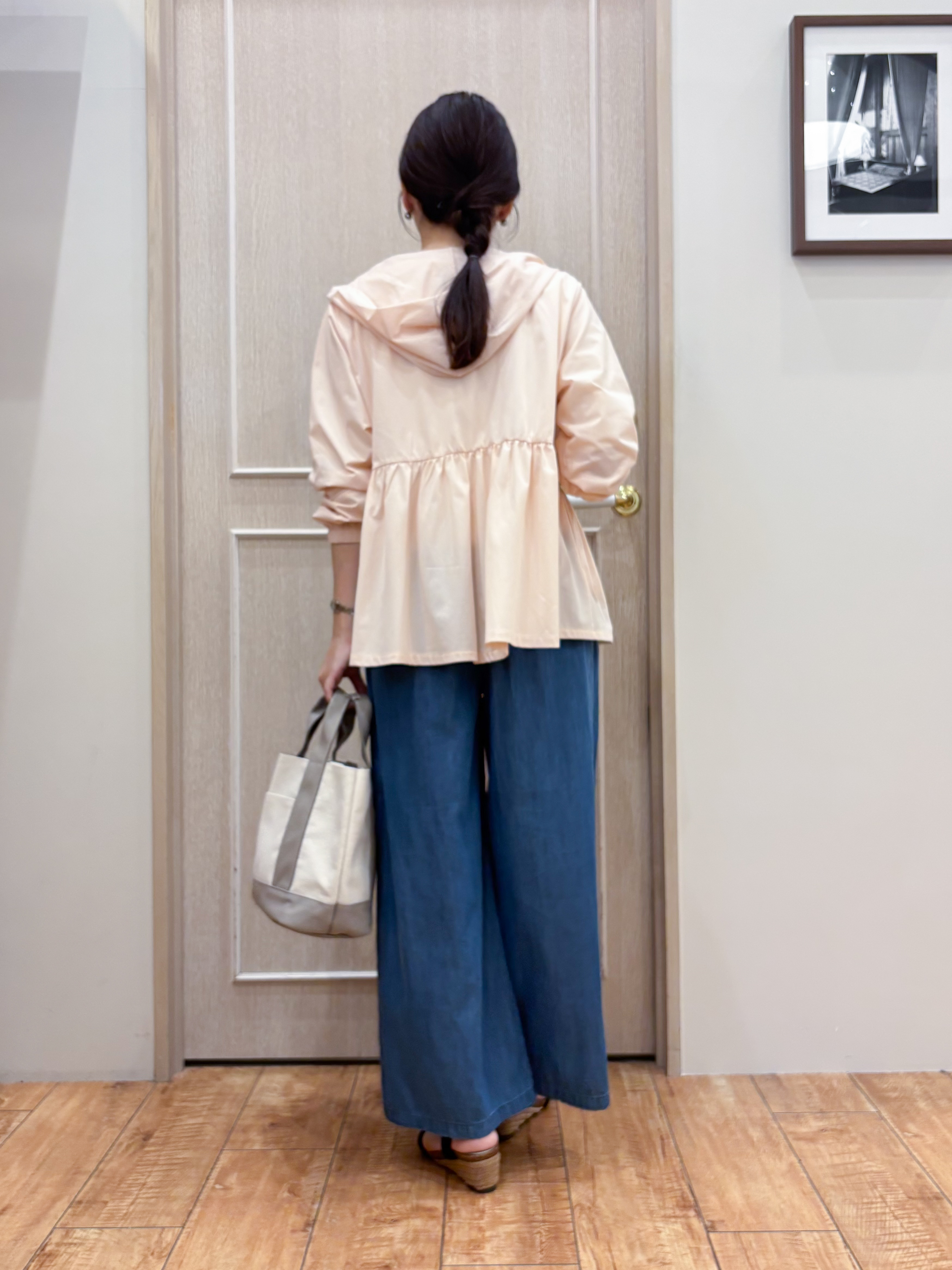 なみさんの「SHOO･LA･RUE｜【S-LL/体型カバー】日焼け対策にも女性らしさを UVカットペプラムパーカ」を使ったコーディネート