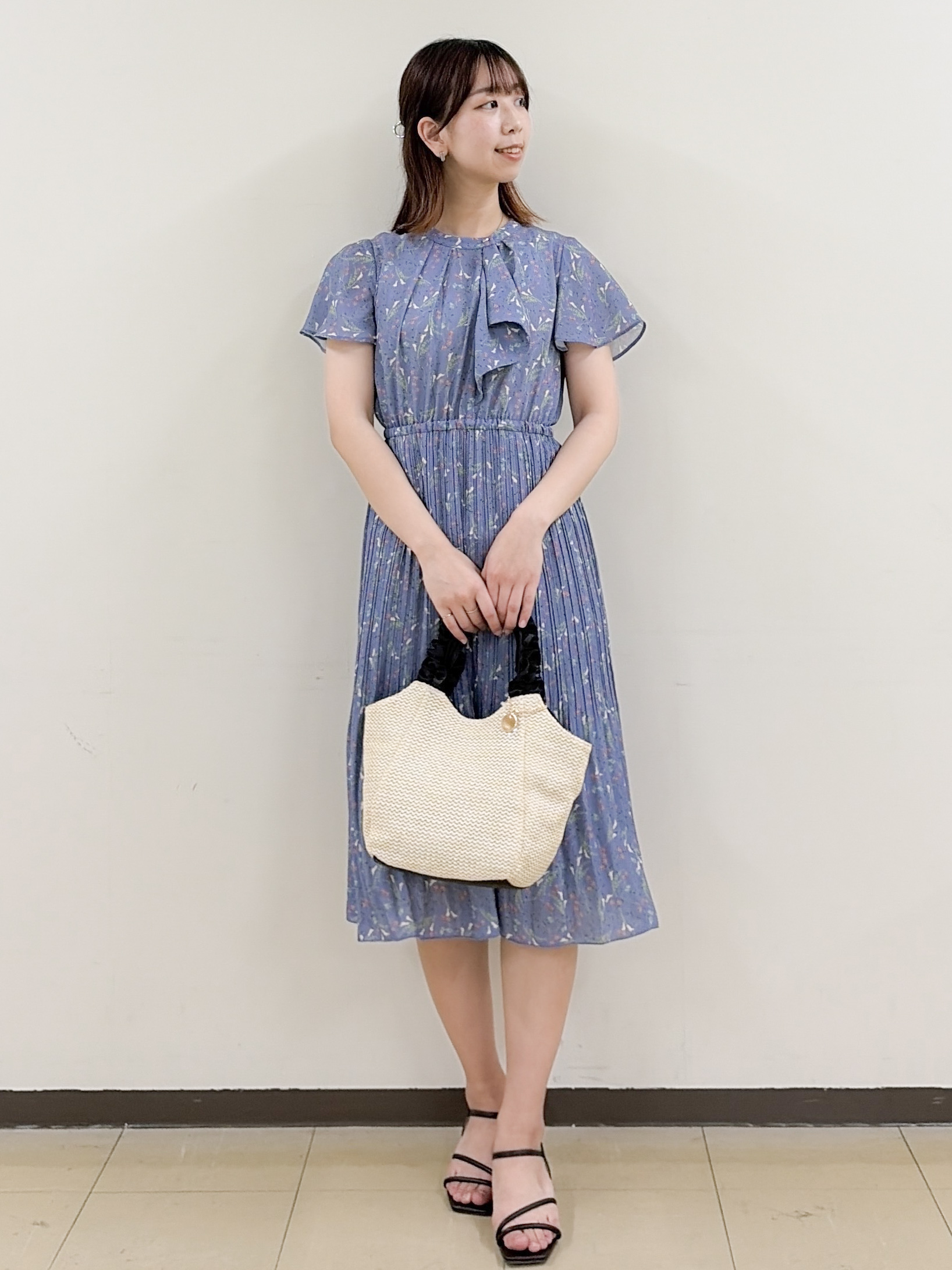 yurinaさんの「index｜◆【日比谷花壇コラボ】ラッフルタイプリーツワンピース【防シワ/洗濯機OK】」を使ったコーディネート