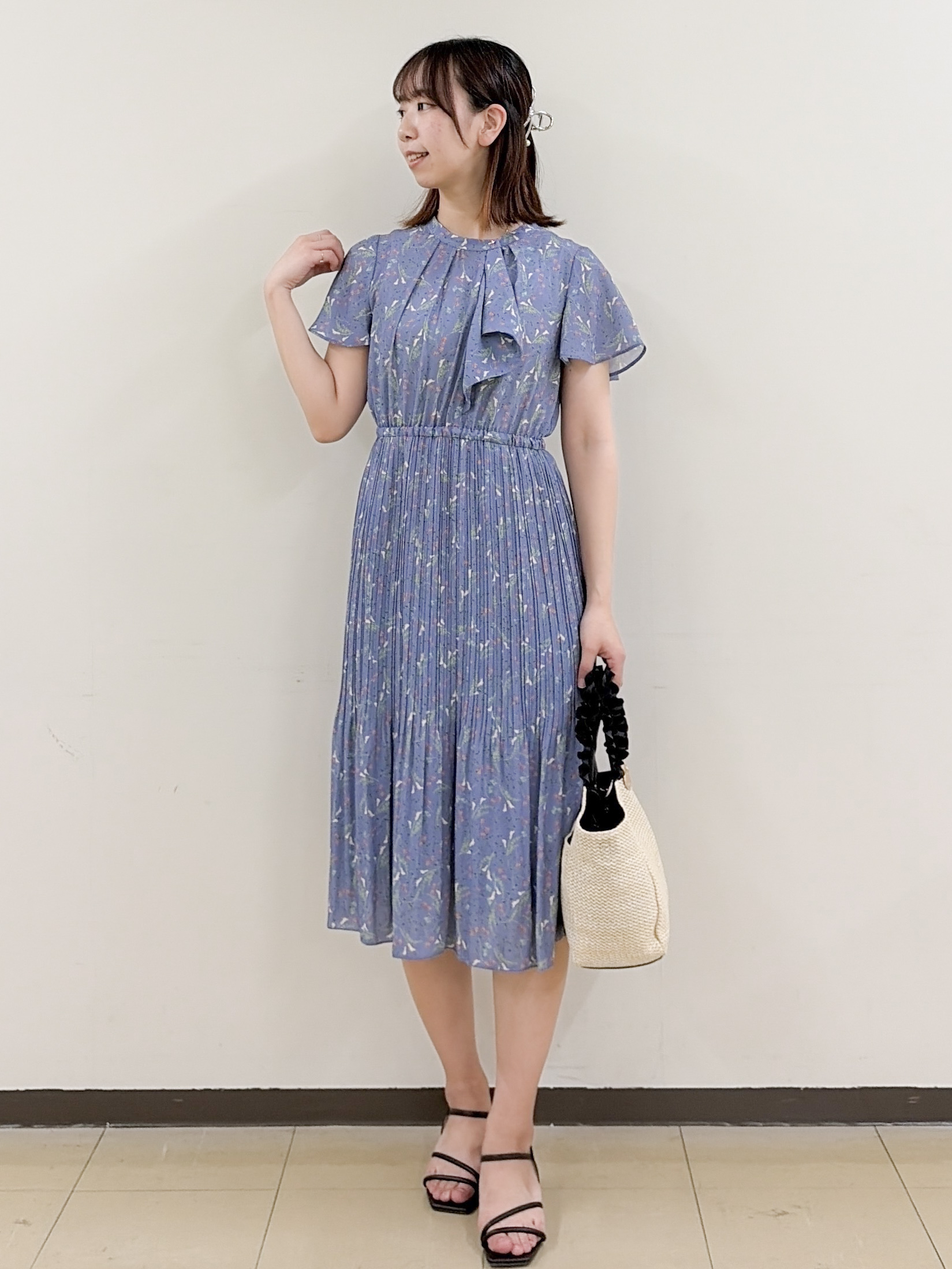 yurinaさんの「index｜◆【日比谷花壇コラボ】ラッフルタイプリーツワンピース【防シワ/洗濯機OK】」を使ったコーディネート