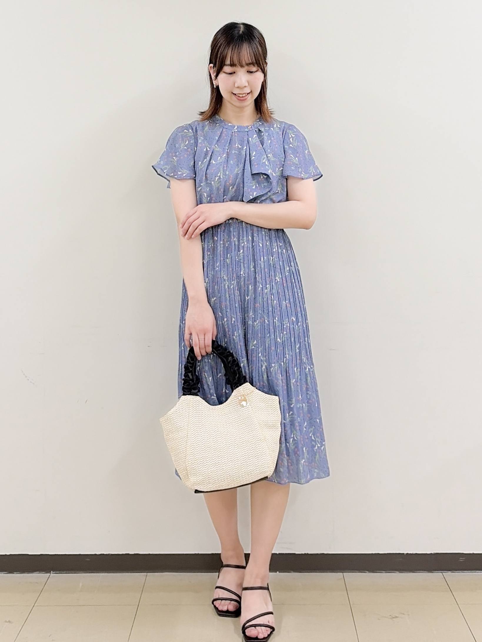 yurinaさんの「index｜◆【日比谷花壇コラボ】ラッフルタイプリーツワンピース【防シワ/洗濯機OK】」を使ったコーディネート