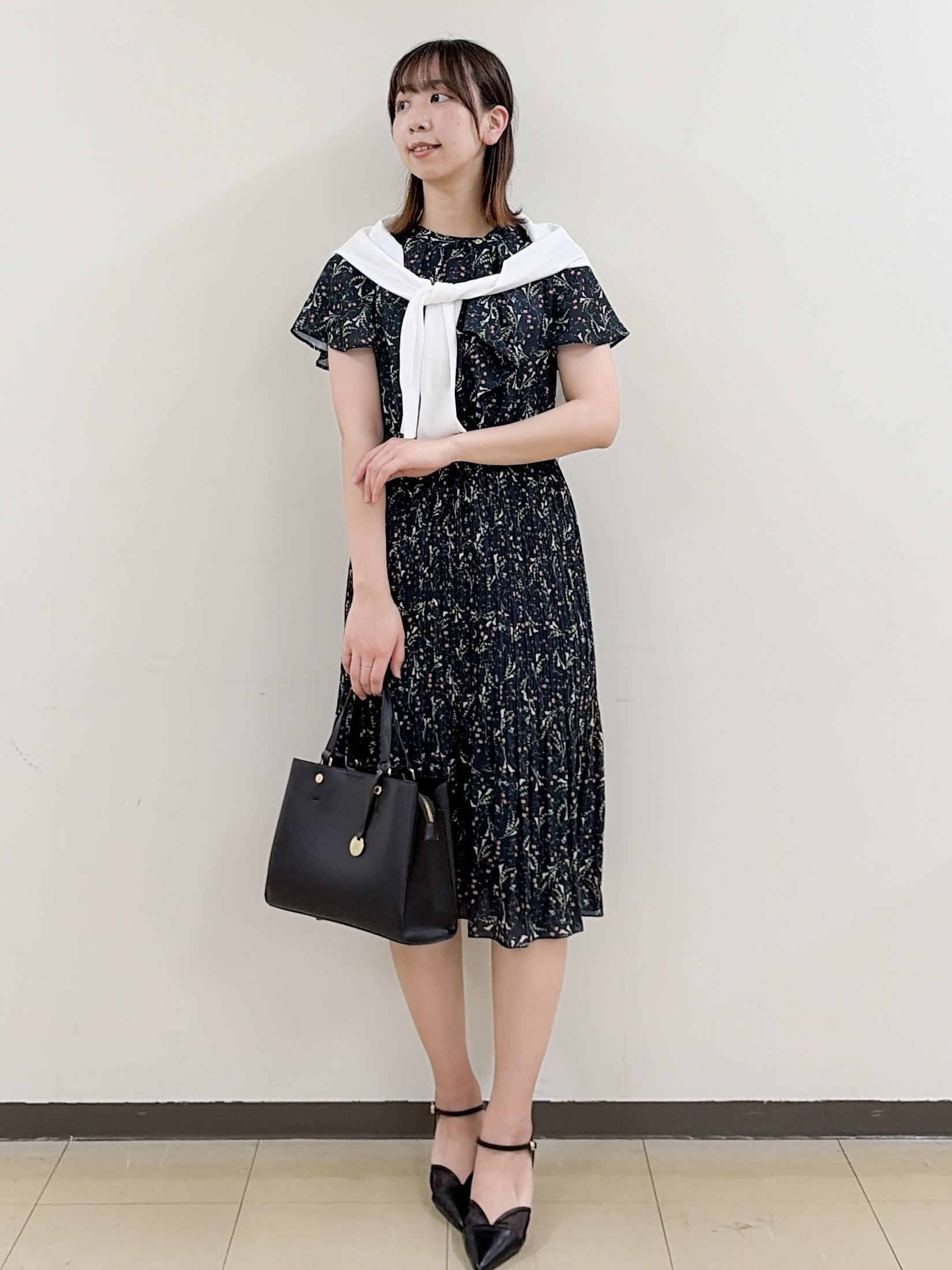 yurinaさんの「index｜◆【日比谷花壇コラボ】ラッフルタイプリーツワンピース【防シワ/洗濯機OK】」を使ったコーディネート