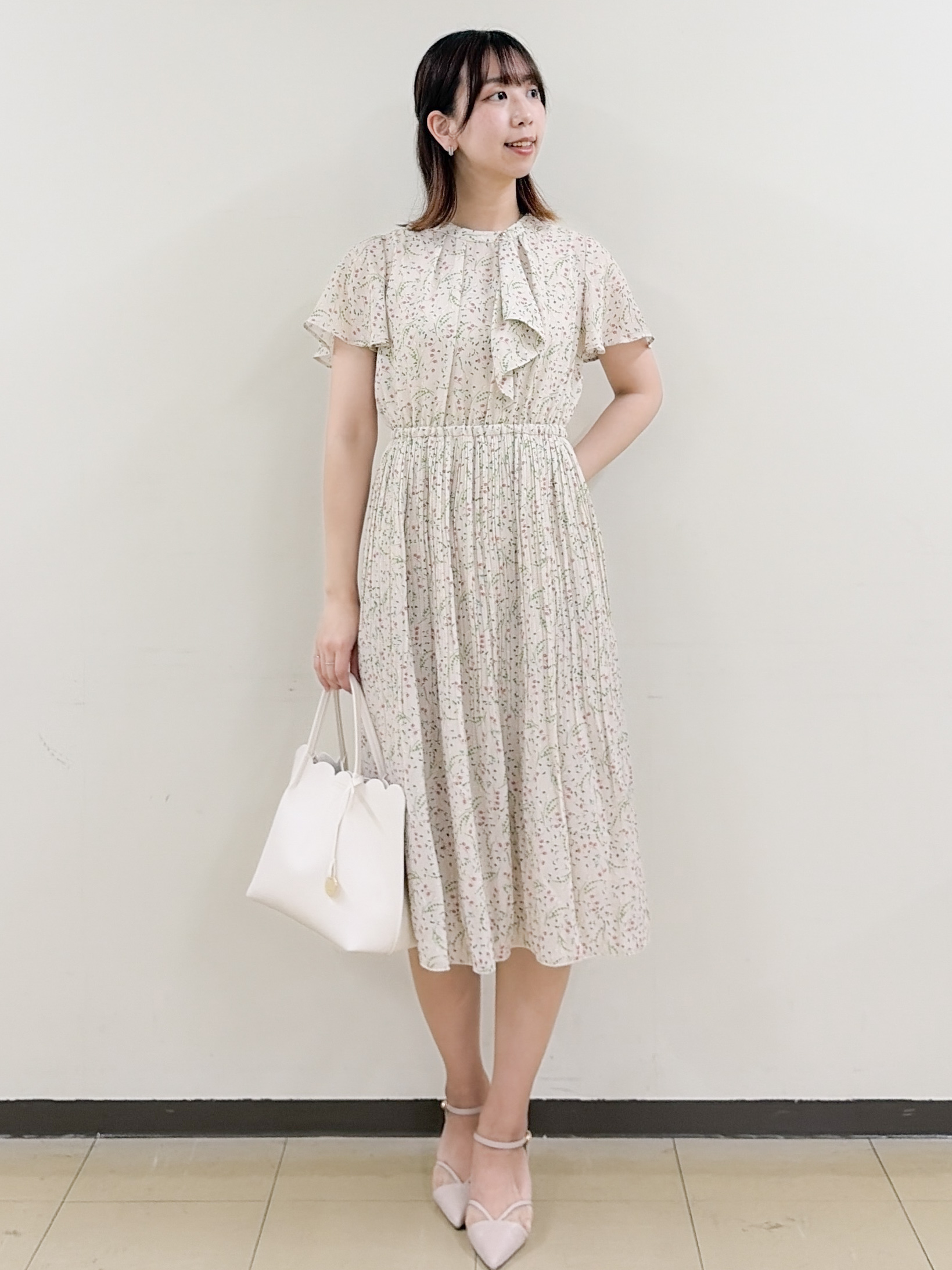 yurinaさんの「index｜◆【日比谷花壇コラボ】ラッフルタイプリーツワンピース【防シワ/洗濯機OK】」を使ったコーディネート