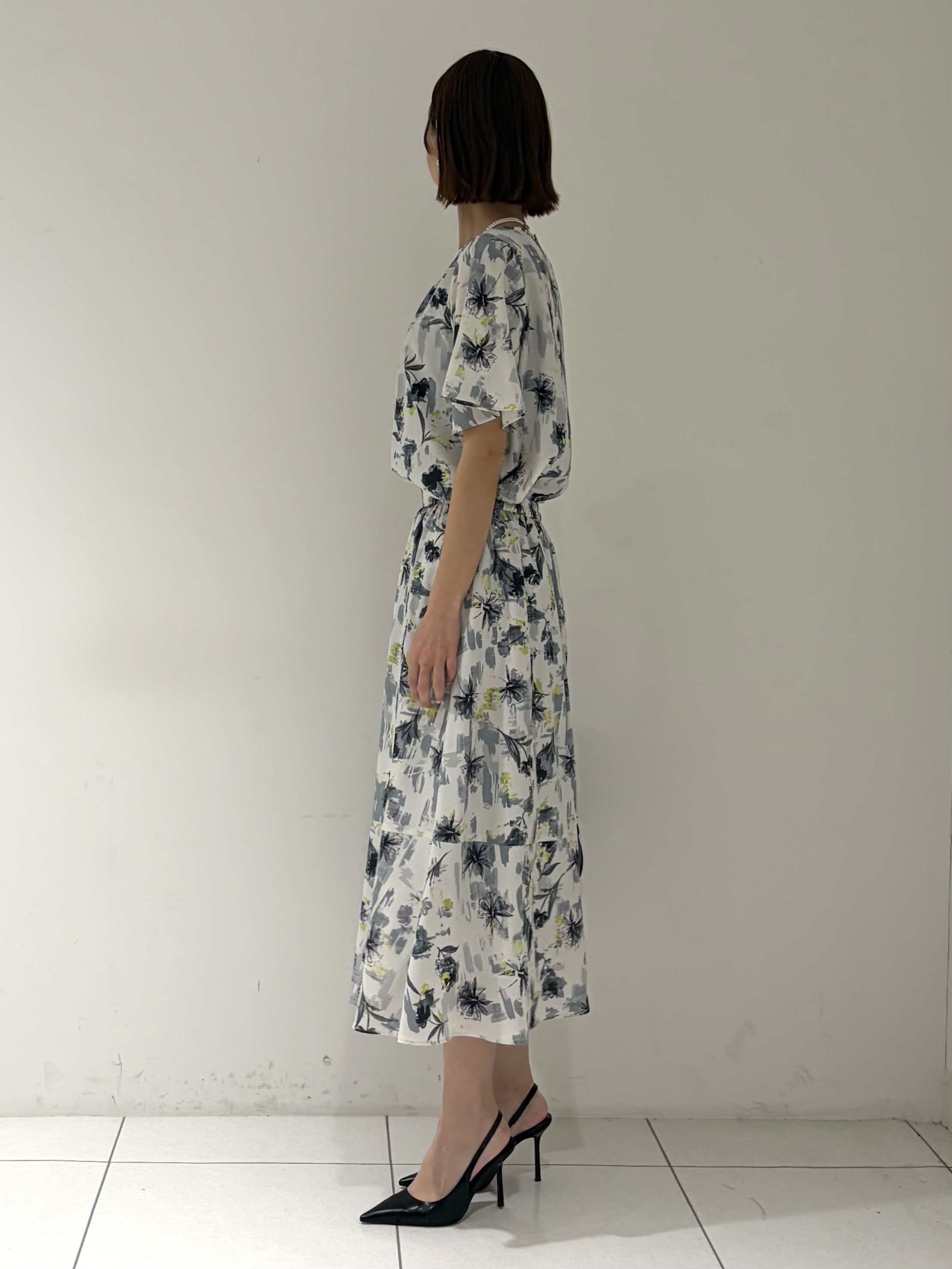 shioriさんの「INDIVI｜【洗える／SETUP可能】アートフラワープリントブラウス」を使ったコーディネート