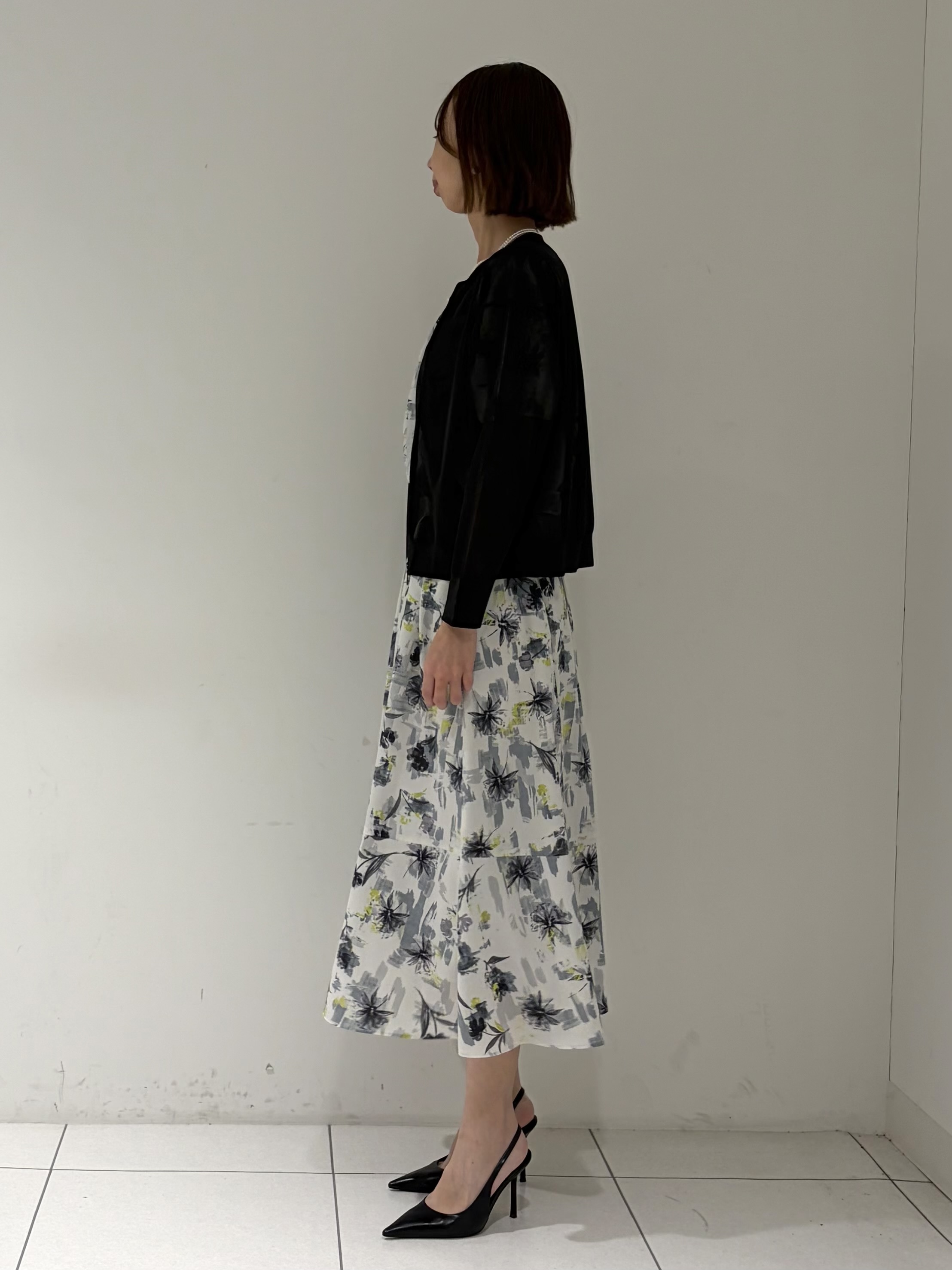 shioriさんの「INDIVI｜【洗える／SETUP可能】アートフラワープリントブラウス」を使ったコーディネート