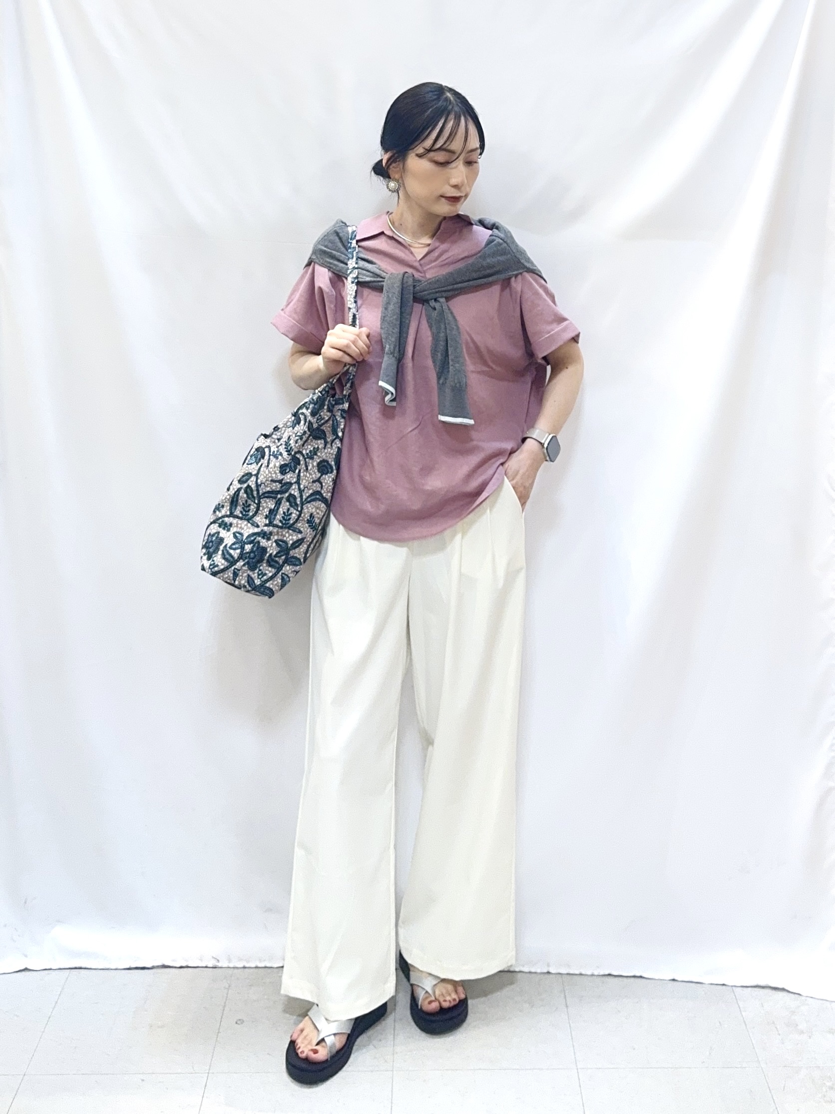 𝐇𝐢𝐫𝐨𝐦𝐢さんの「SHOO･LA･RUE｜【UV/吸水速乾/抗菌防臭】インせず着られる フレンチリネンスキッパーシャツ」を使ったコーディネート