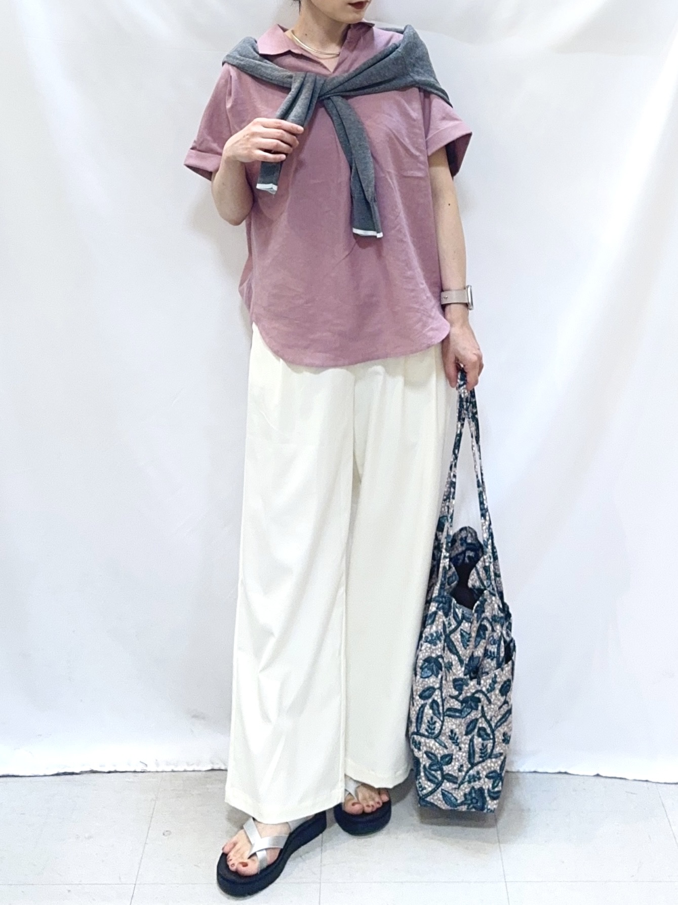 𝐇𝐢𝐫𝐨𝐦𝐢さんの「SHOO･LA･RUE｜【UV/吸水速乾/抗菌防臭】インせず着られる フレンチリネンスキッパーシャツ」を使ったコーディネート