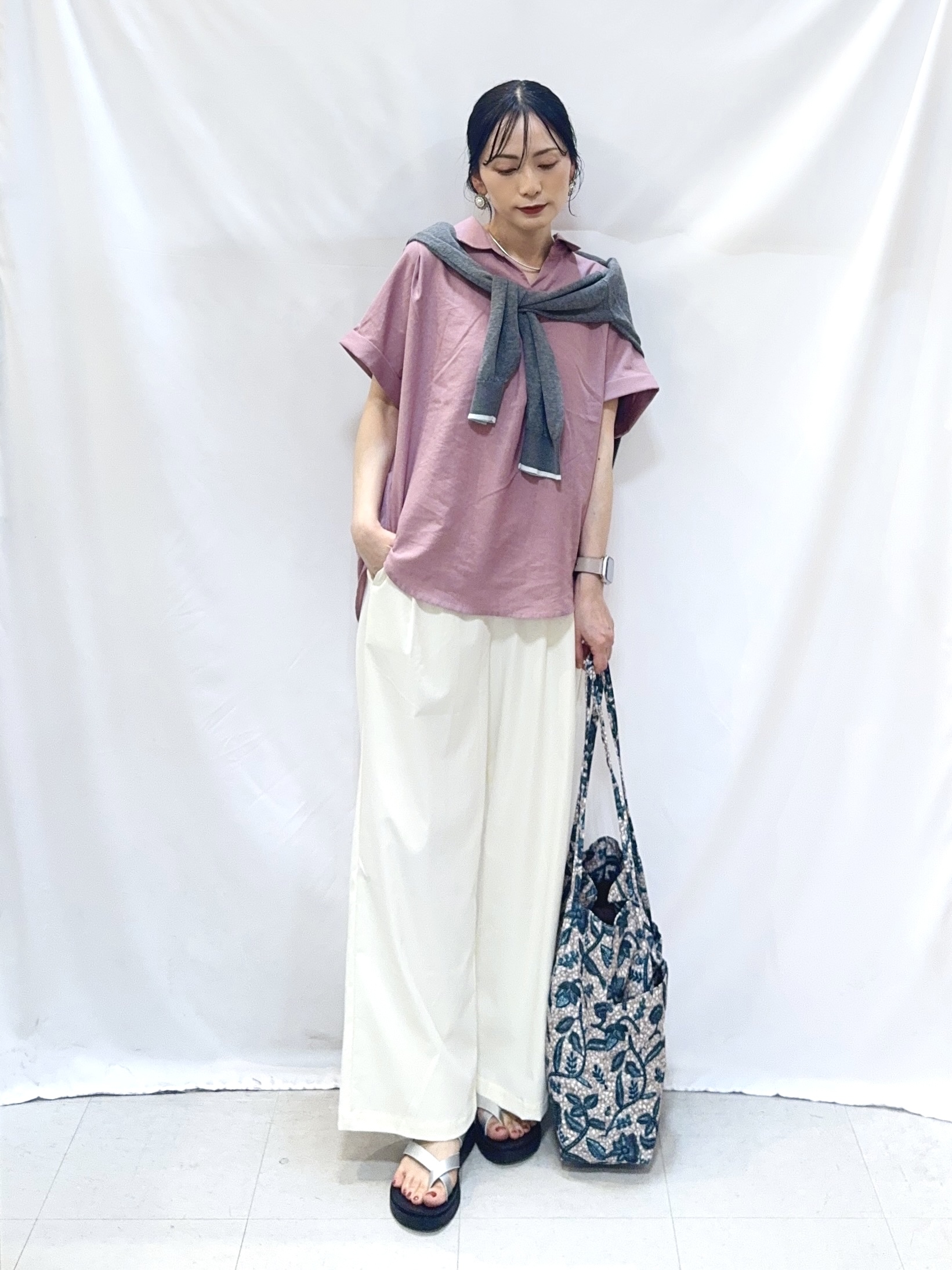 𝐇𝐢𝐫𝐨𝐦𝐢さんの「SHOO･LA･RUE｜【UV/吸水速乾/抗菌防臭】インせず着られる フレンチリネンスキッパーシャツ」を使ったコーディネート