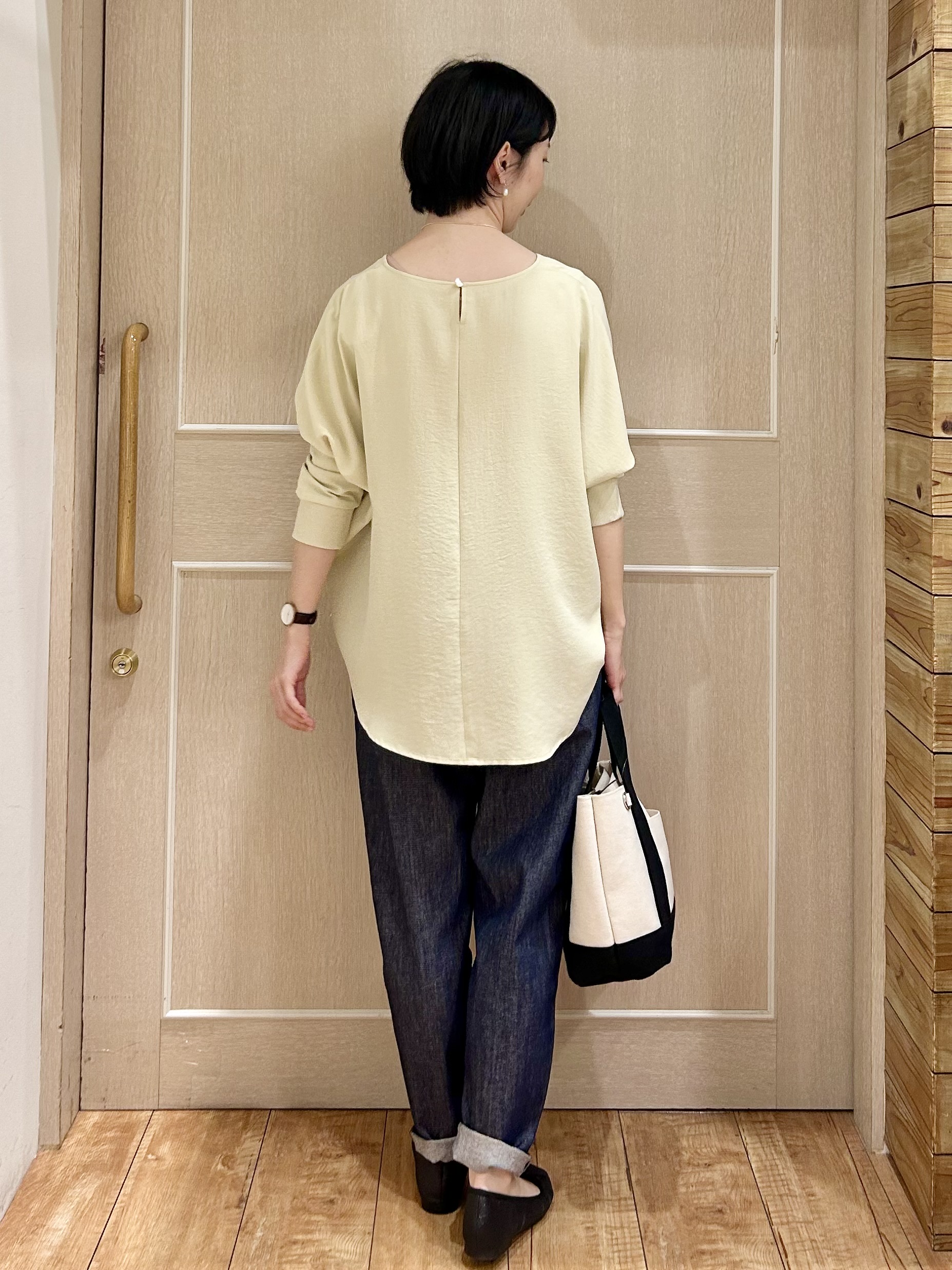ちぐささんの「SHOO･LA･RUE｜【SHOO・LA・RUE DENIM】大人のきれいめカジュアルに デニムテーパードパンツ」を使ったコーディネート