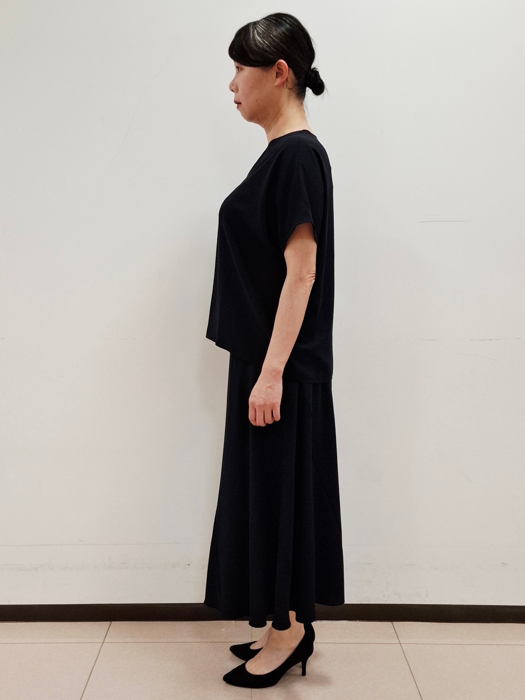 ねぎさんの「UNTITLED｜【UV/接触冷感/セットアップ可】リラクシーキーVネックブラウス」を使ったコーディネート