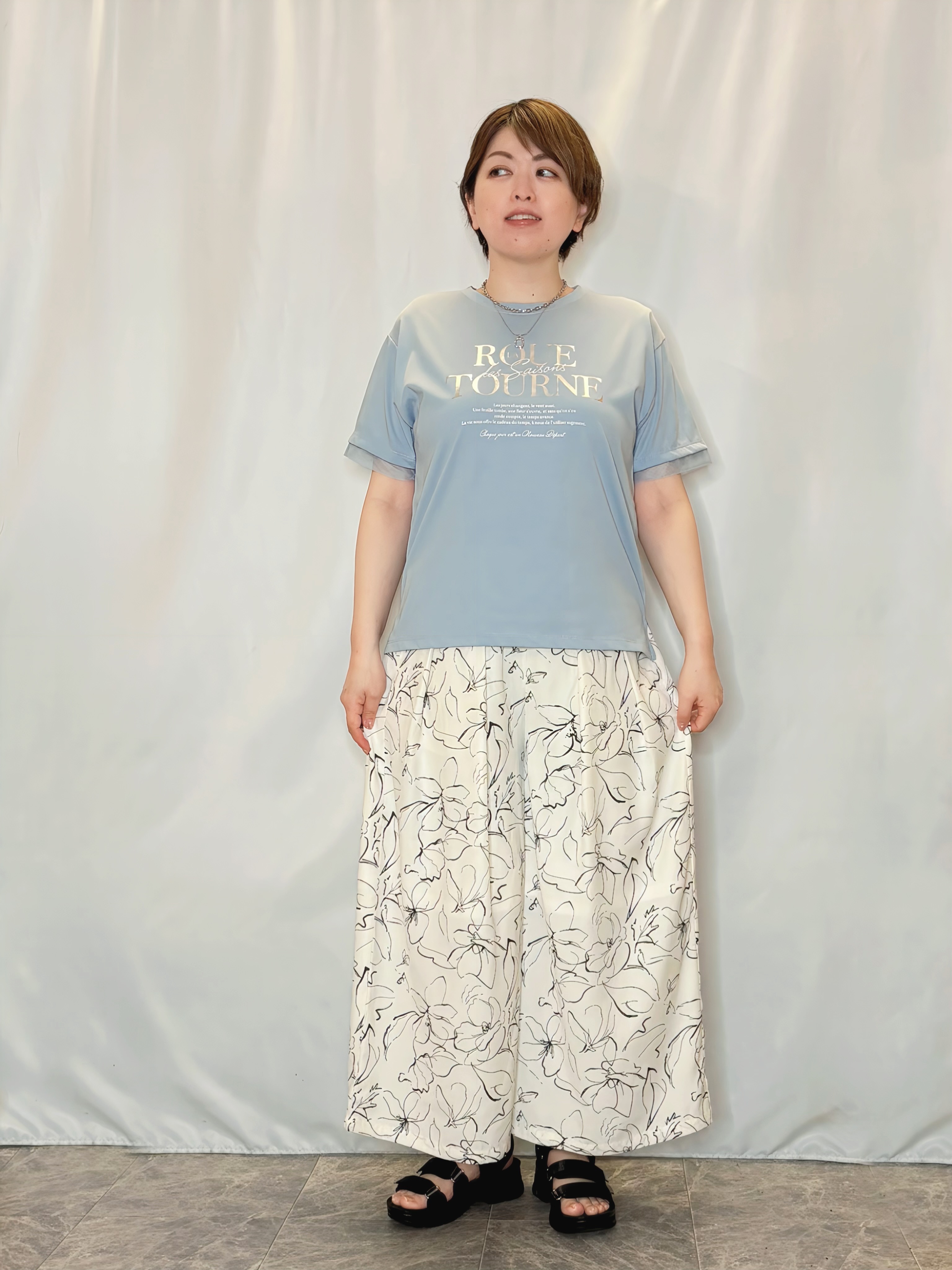 たみさんの「SHOO･LA･RUE｜【ひんやり/S-LL/洗濯機可】色・柄選べる お袖チュールレイヤード プリントアソートTシャツ」を使ったコーディネート