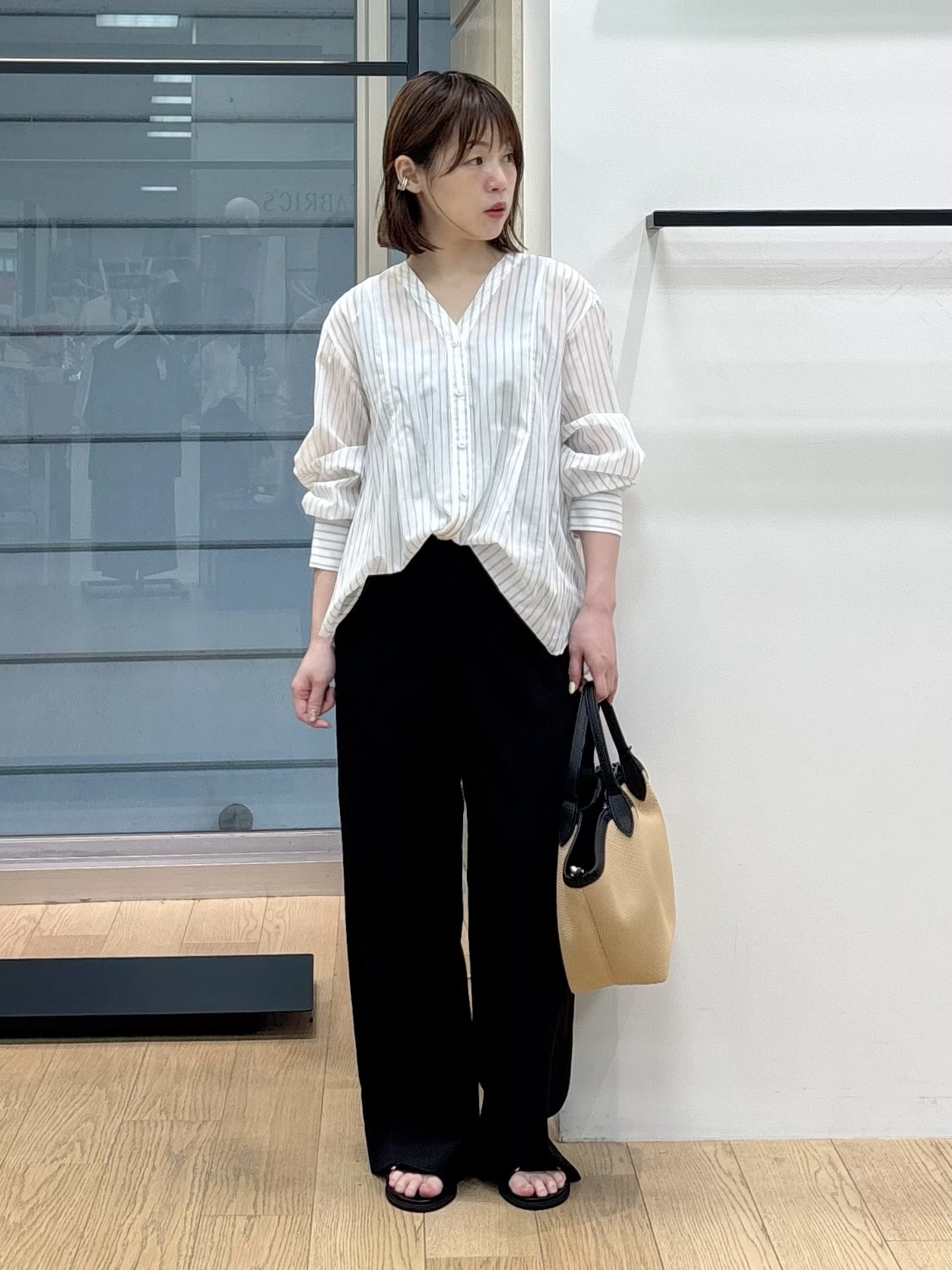 asamiさんの「INDIVI｜【洗える／軽やか】無地＆ストライプ柄 切替タックブラウス」を使ったコーディネート