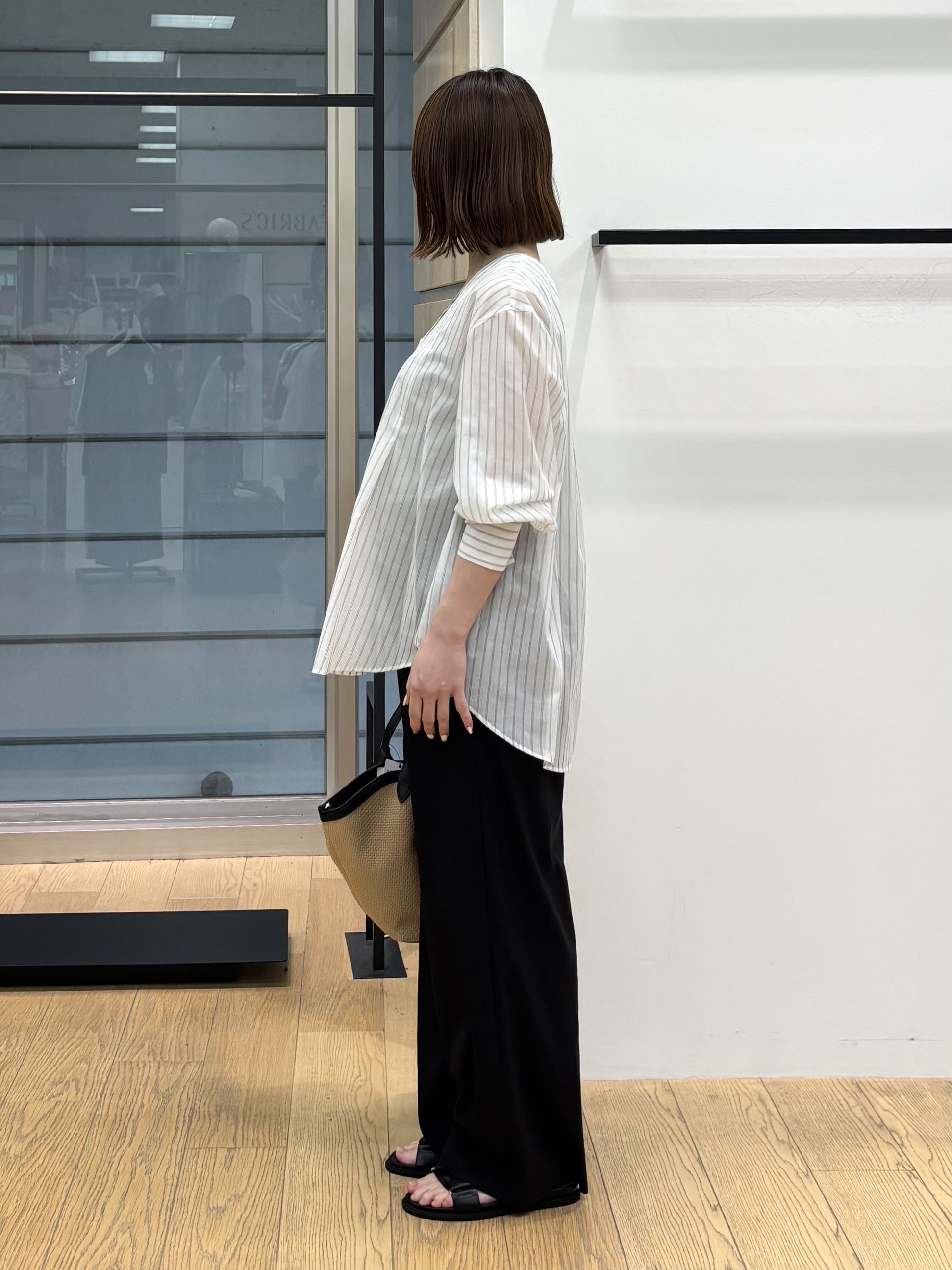 asamiさんの「INDIVI｜【洗える／軽やか】無地＆ストライプ柄 切替タックブラウス」を使ったコーディネート