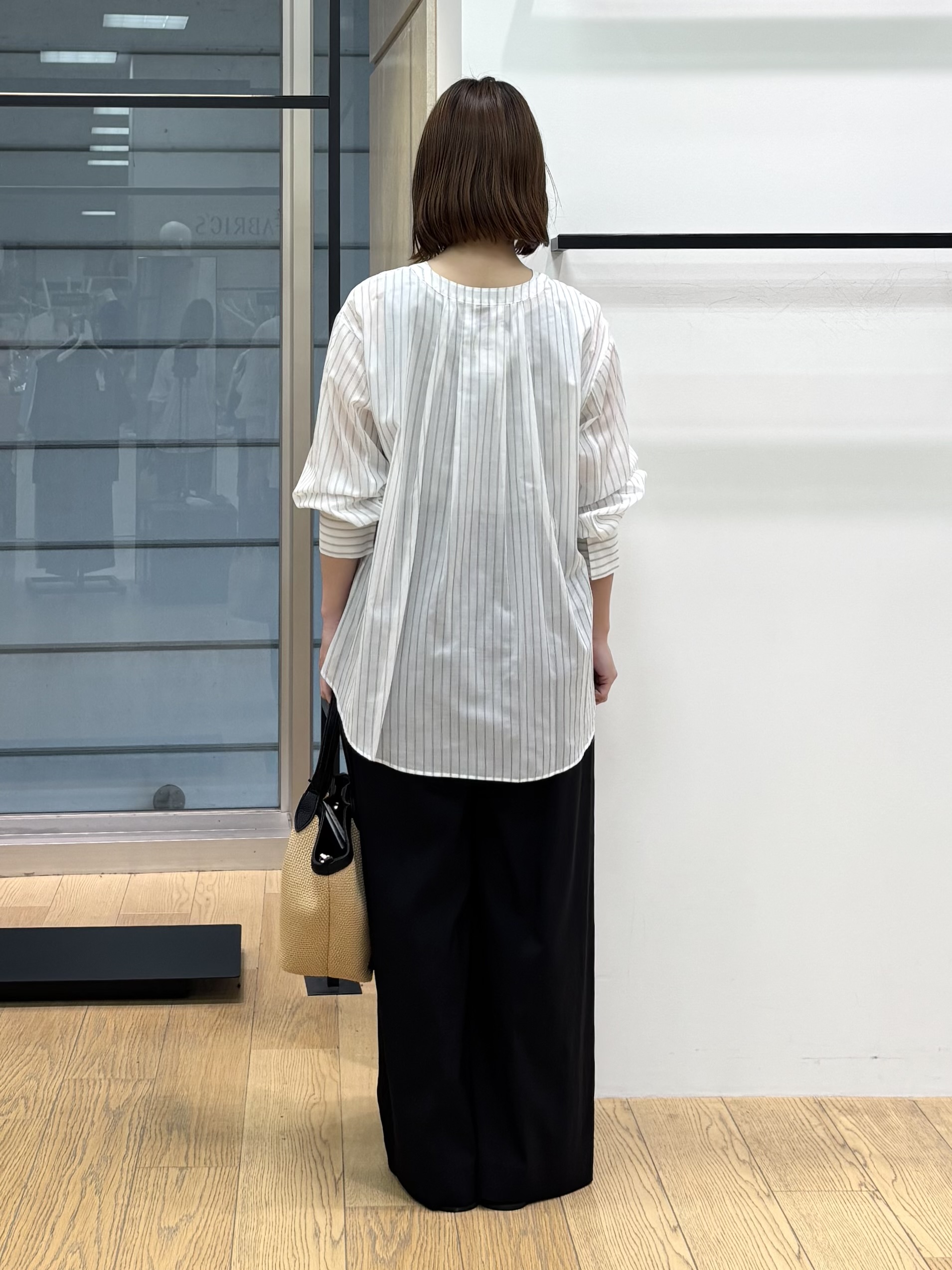 asamiさんの「INDIVI｜【洗える／軽やか】無地＆ストライプ柄 切替タックブラウス」を使ったコーディネート